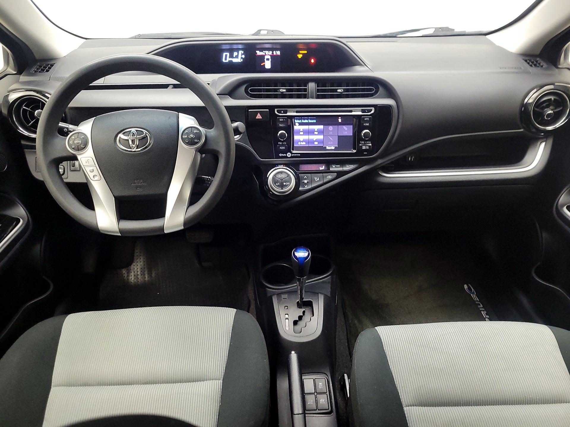 Thumbnail: 2015 Toyota Prius c - 9