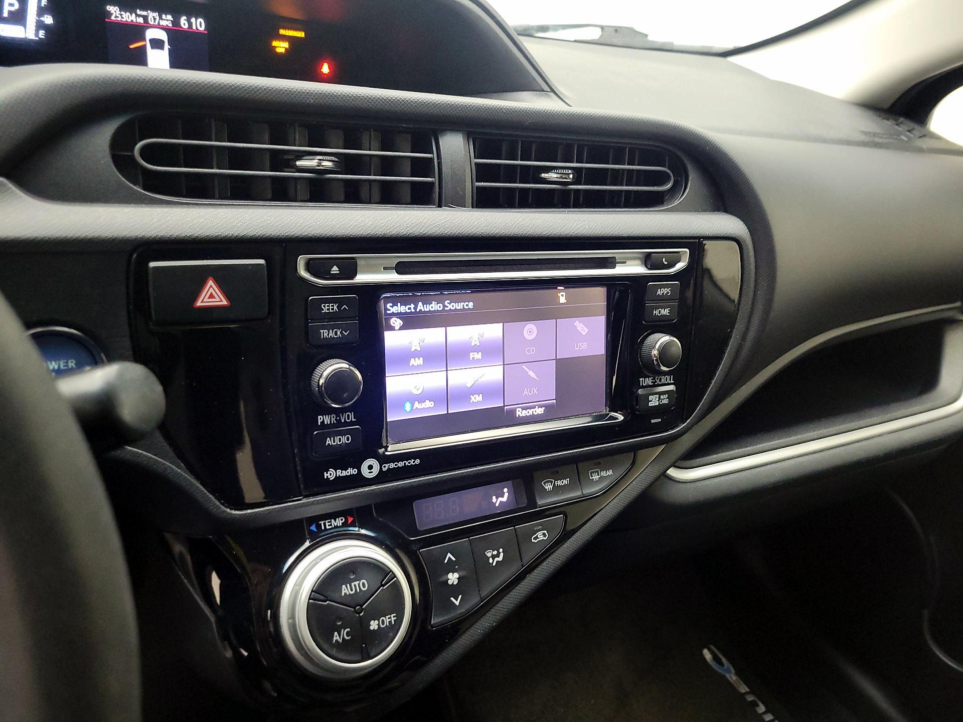 Thumbnail: 2015 Toyota Prius c - 14