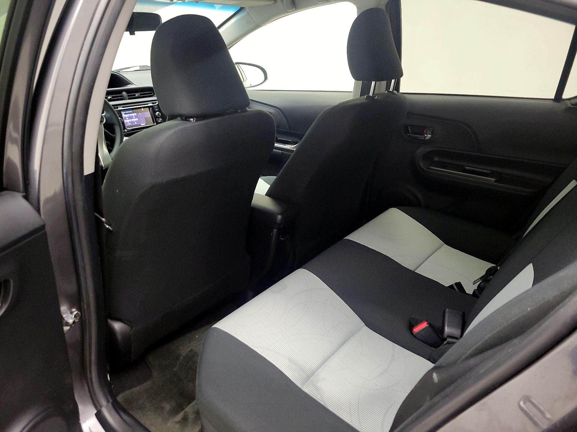 Thumbnail: 2015 Toyota Prius c - 17