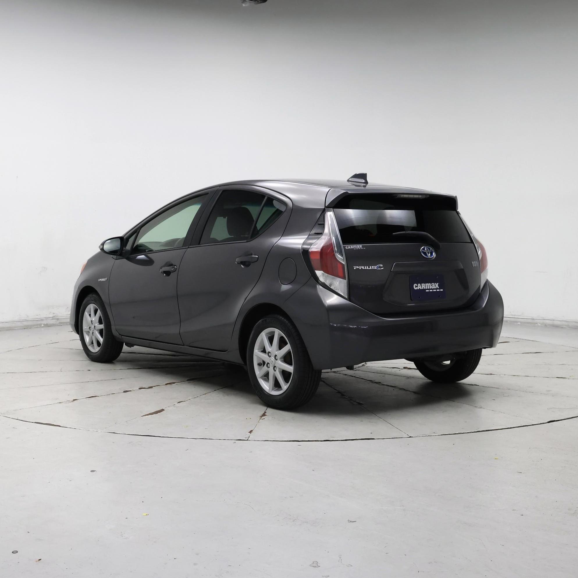 Thumbnail: 2015 Toyota Prius c - 2