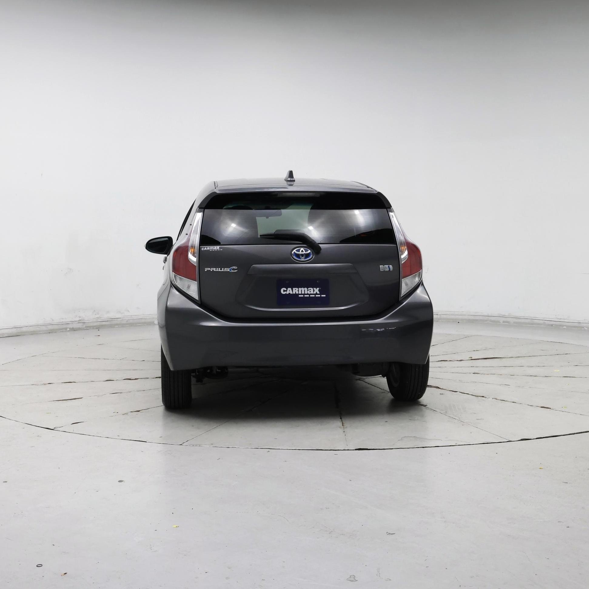 Thumbnail: 2015 Toyota Prius c - 6