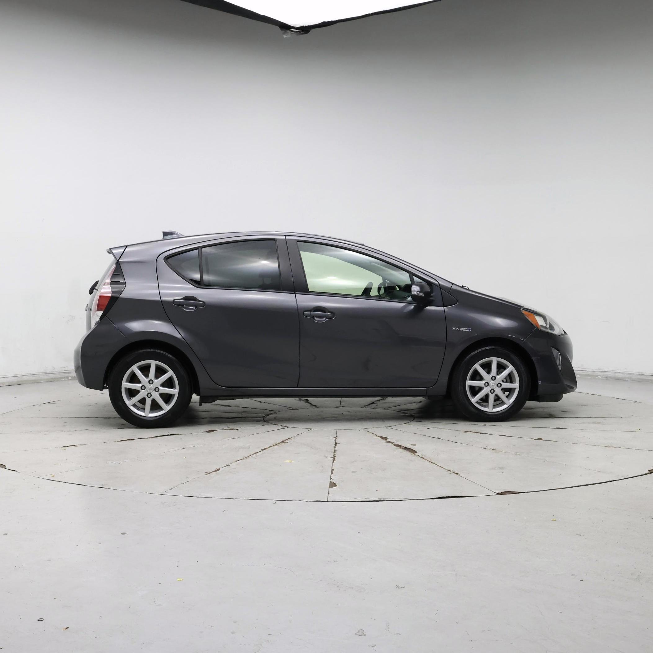Thumbnail: 2015 Toyota Prius c - 7