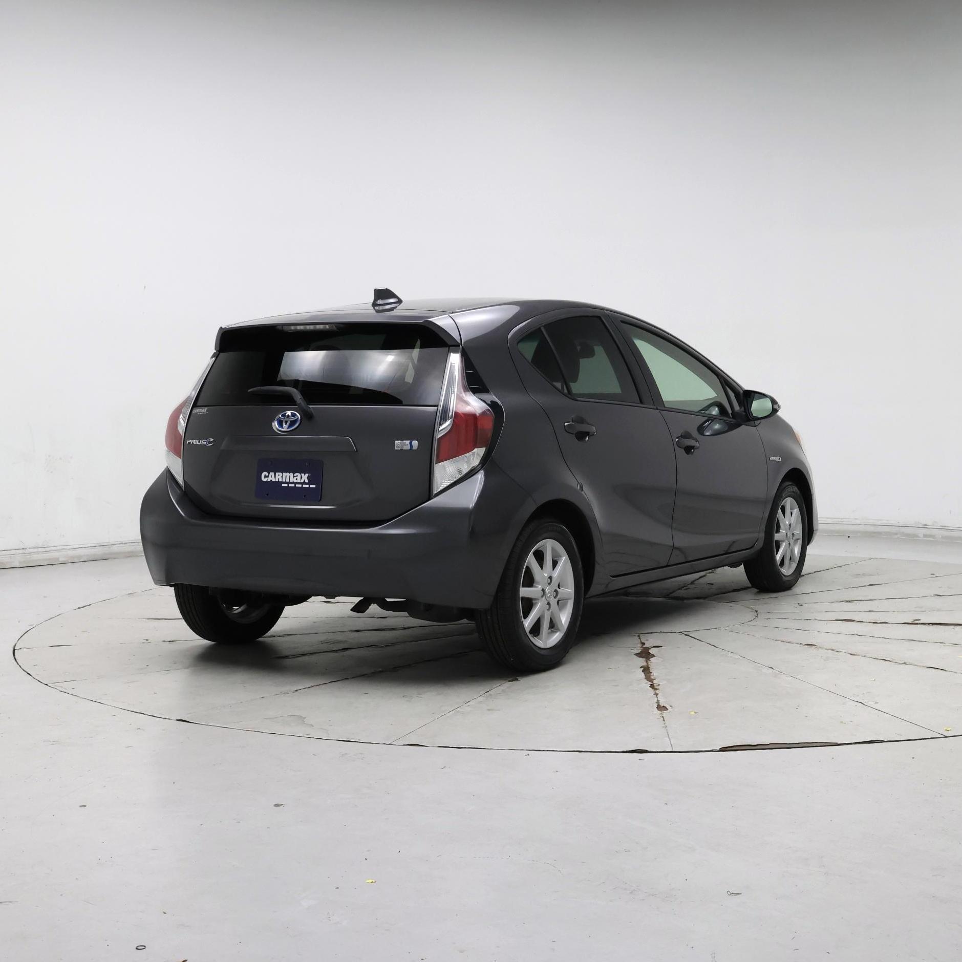 Thumbnail: 2015 Toyota Prius c - 8