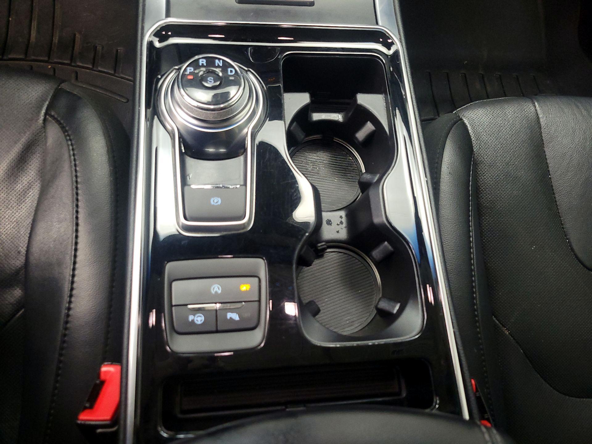 Thumbnail: 2019 Ford Edge - 18