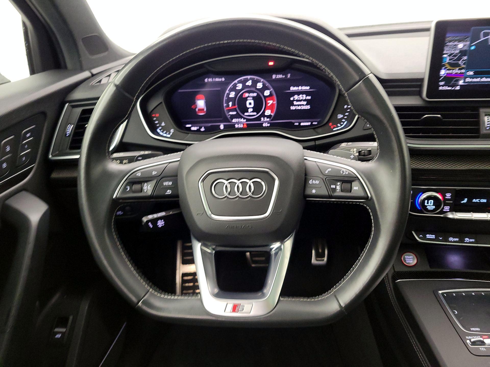 Thumbnail: 2020 Audi SQ5 - 10