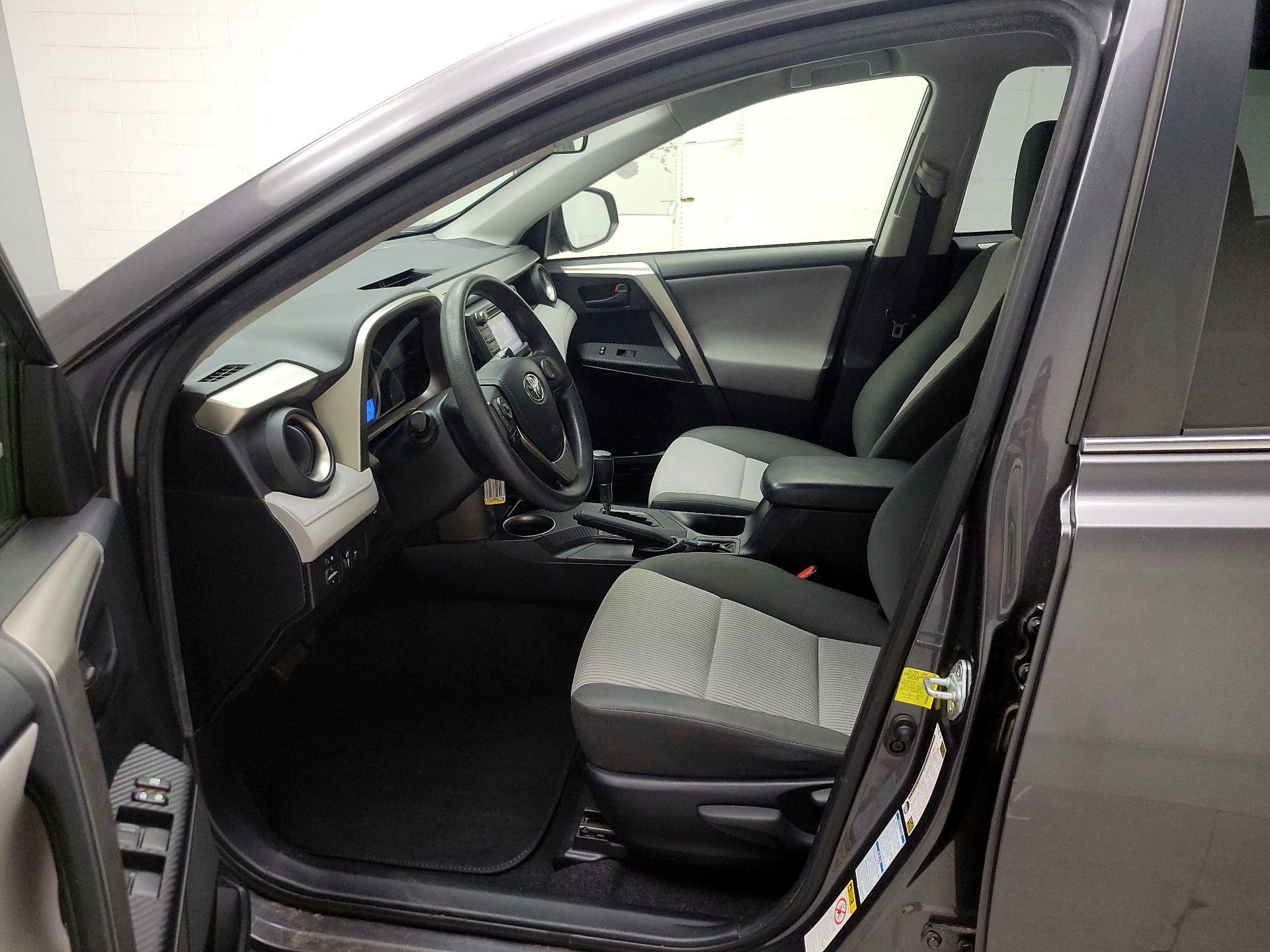 Thumbnail: 2015 Toyota RAV4 - 9