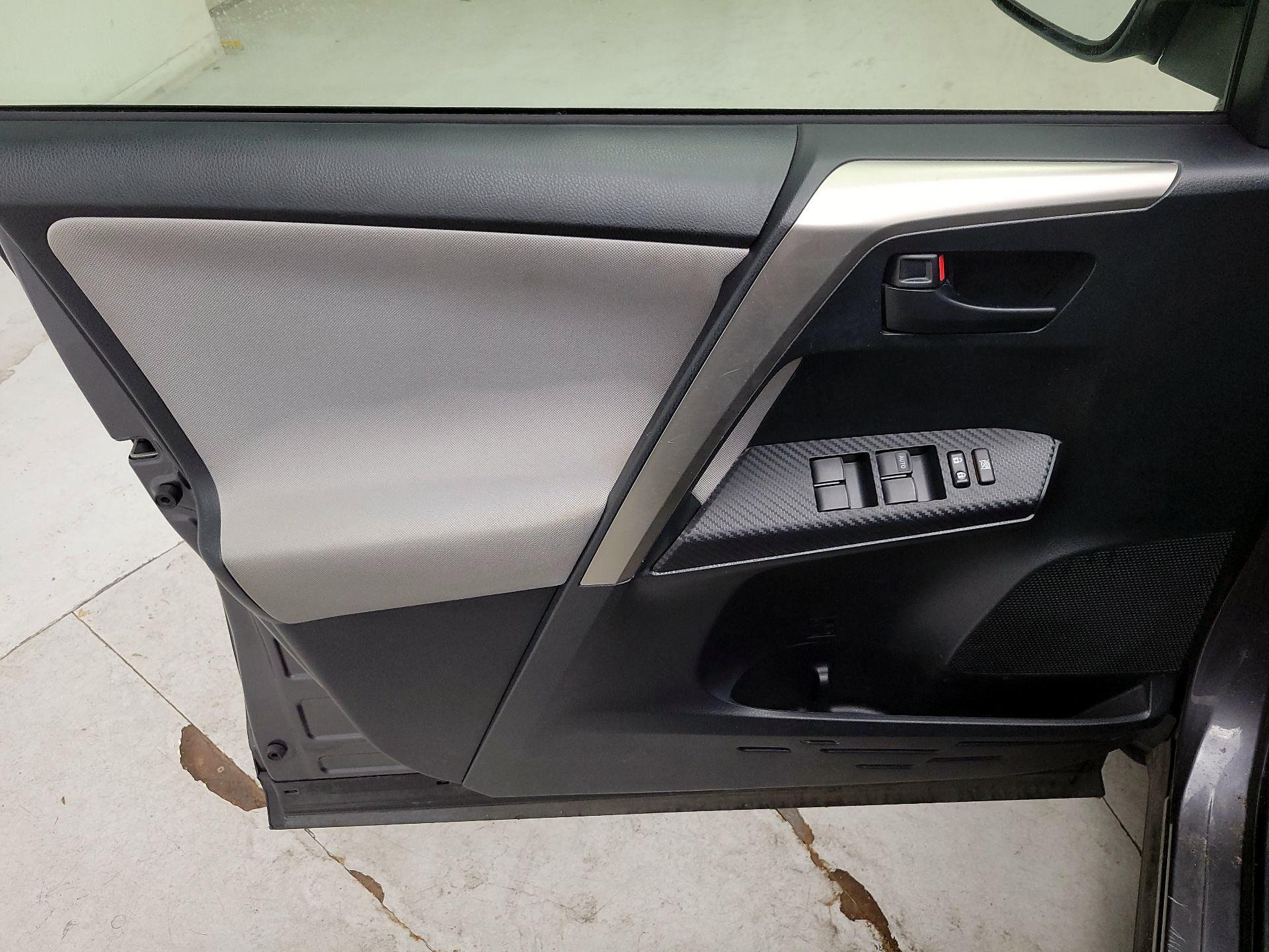 Thumbnail: 2015 Toyota RAV4 - 10