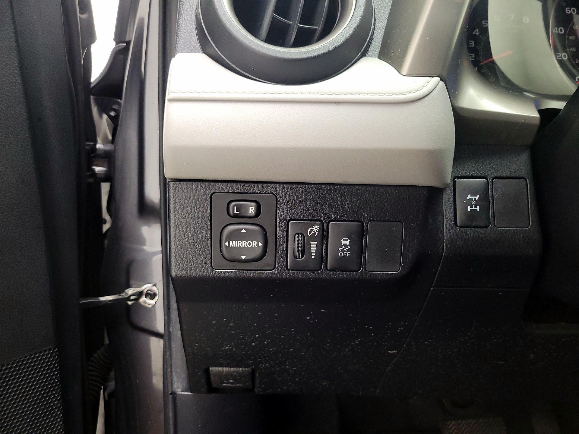 Thumbnail: 2015 Toyota RAV4 - 11