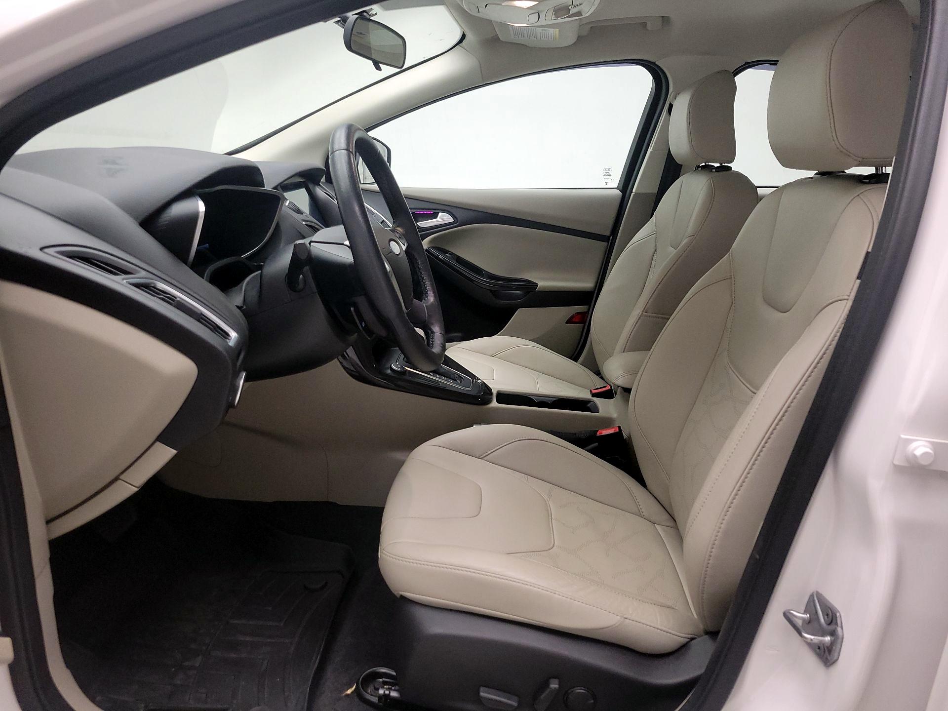 Thumbnail: 2016 Ford Focus - 9