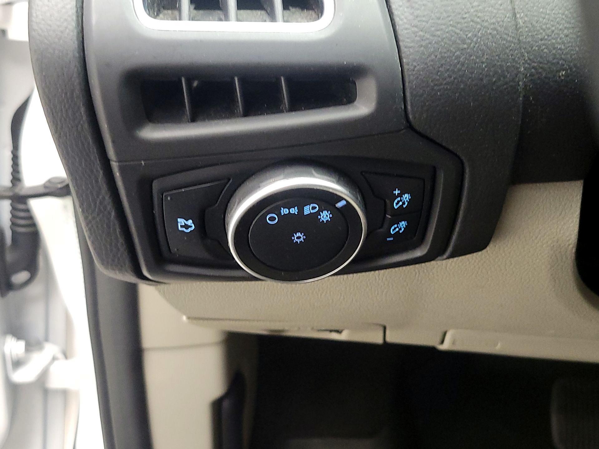 Thumbnail: 2016 Ford Focus - 11