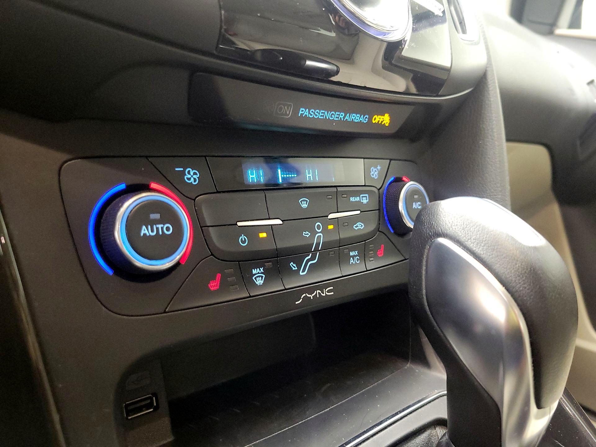 Thumbnail: 2016 Ford Focus - 15