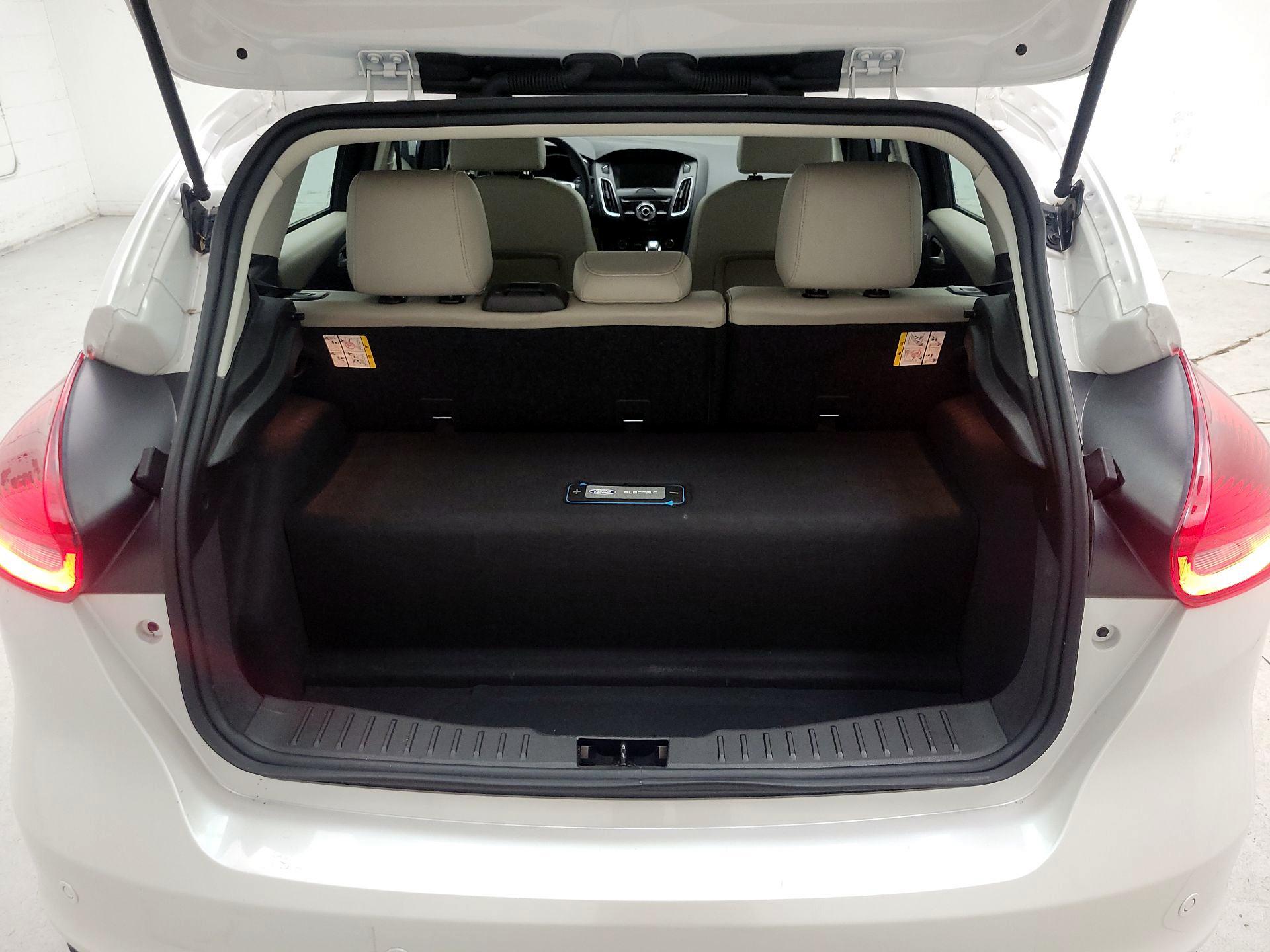 Thumbnail: 2016 Ford Focus - 19