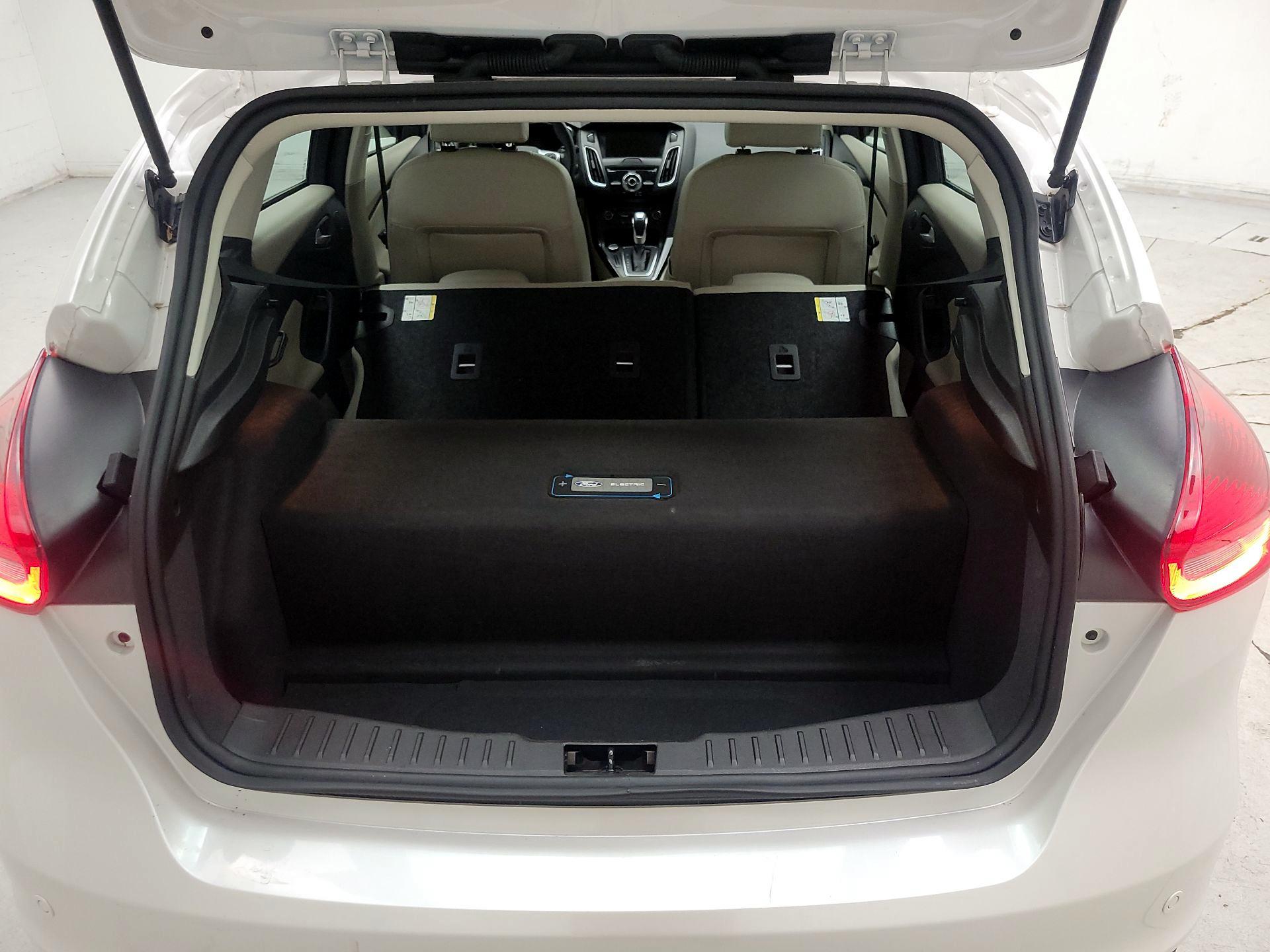 Thumbnail: 2016 Ford Focus - 20