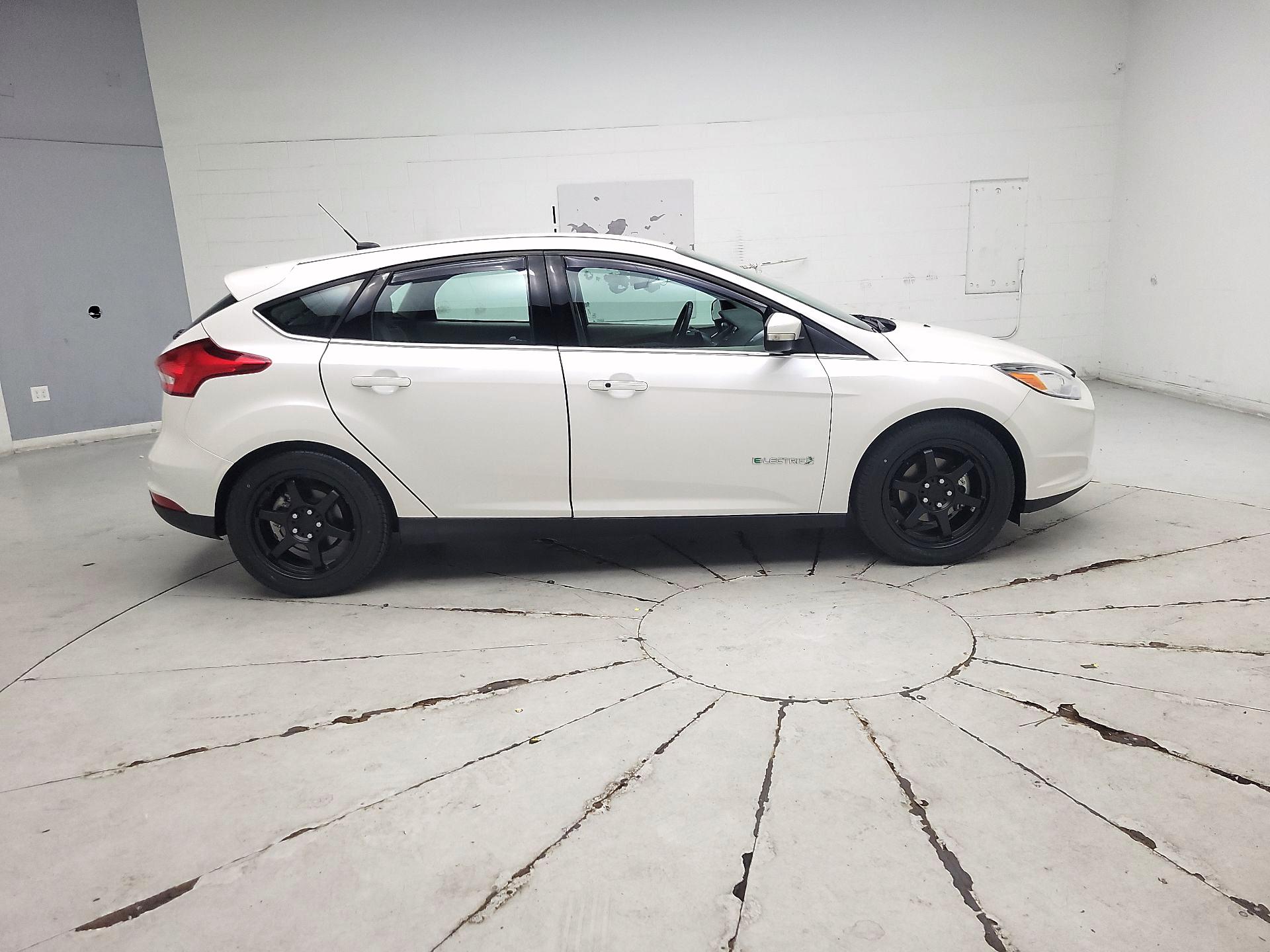 Thumbnail: 2016 Ford Focus - 4