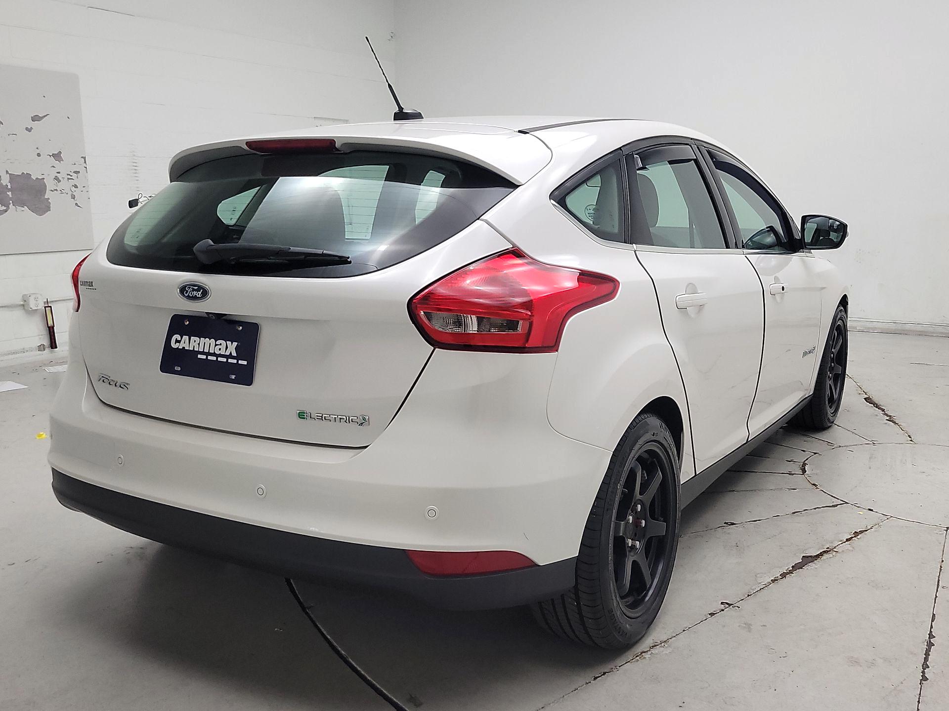 Thumbnail: 2016 Ford Focus - 5