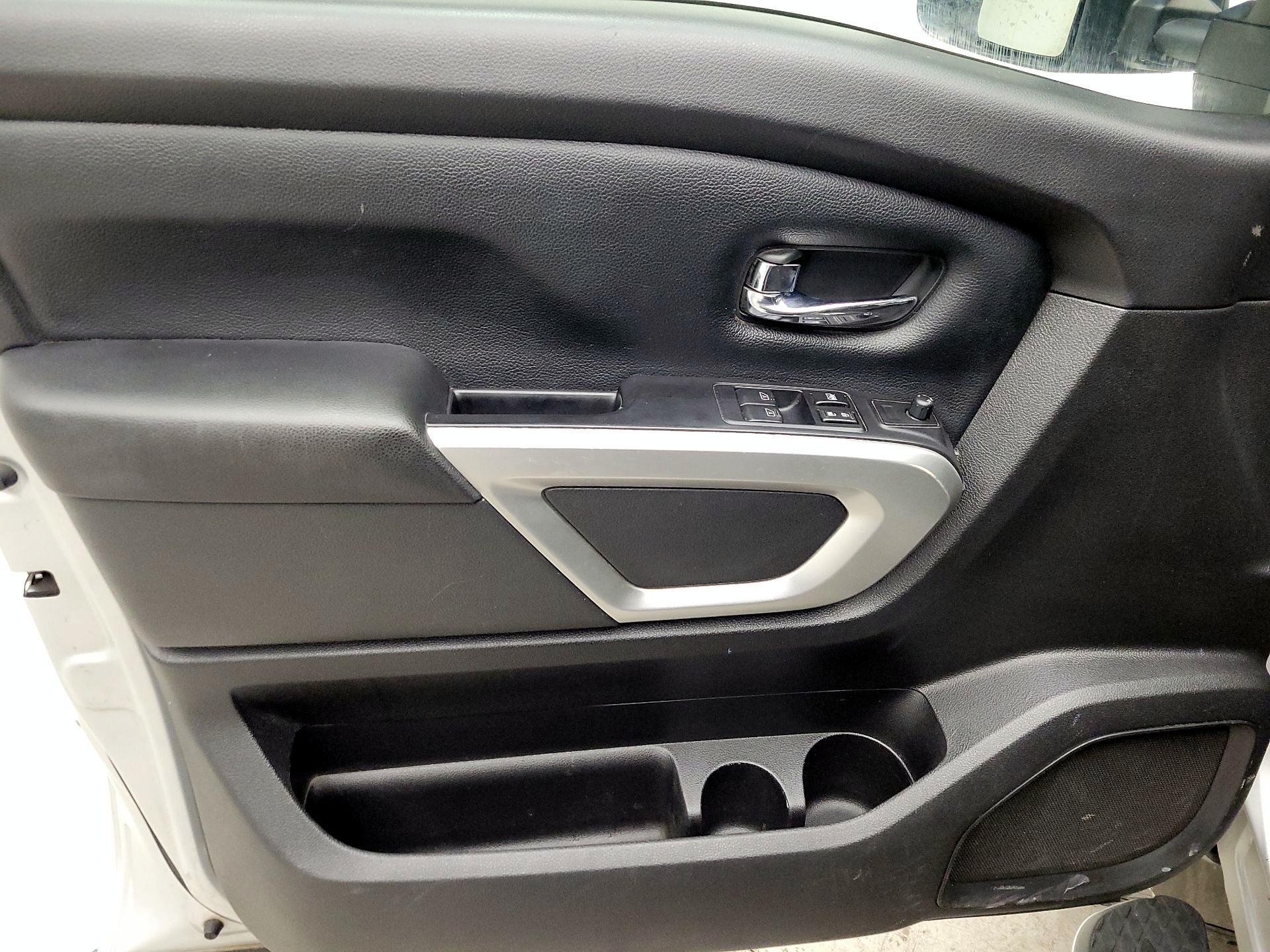 Thumbnail: 2017 Nissan Titan - 12