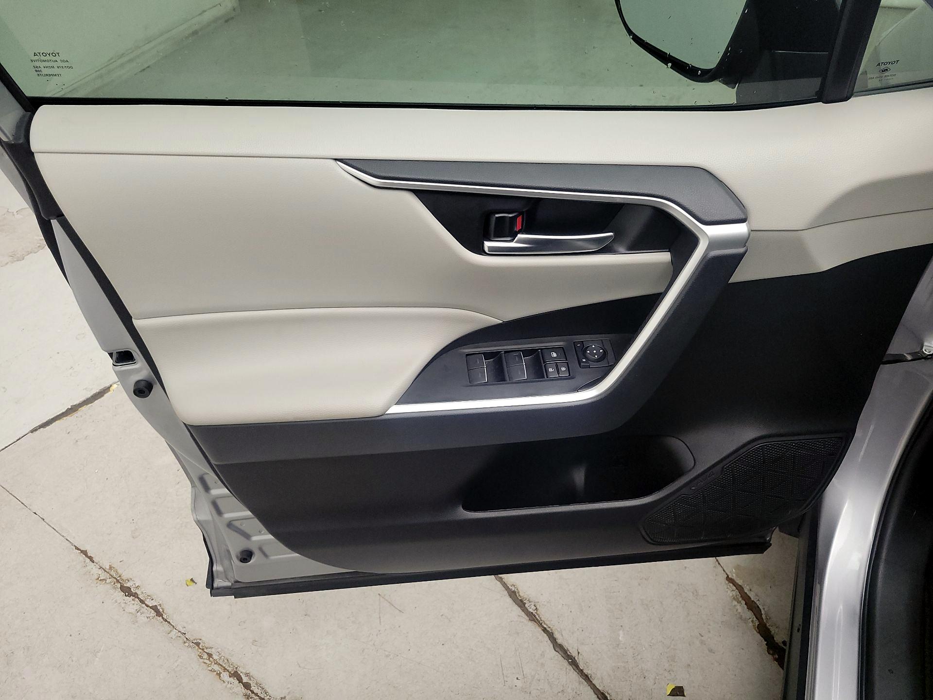 Thumbnail: 2024 Toyota RAV4 - 10