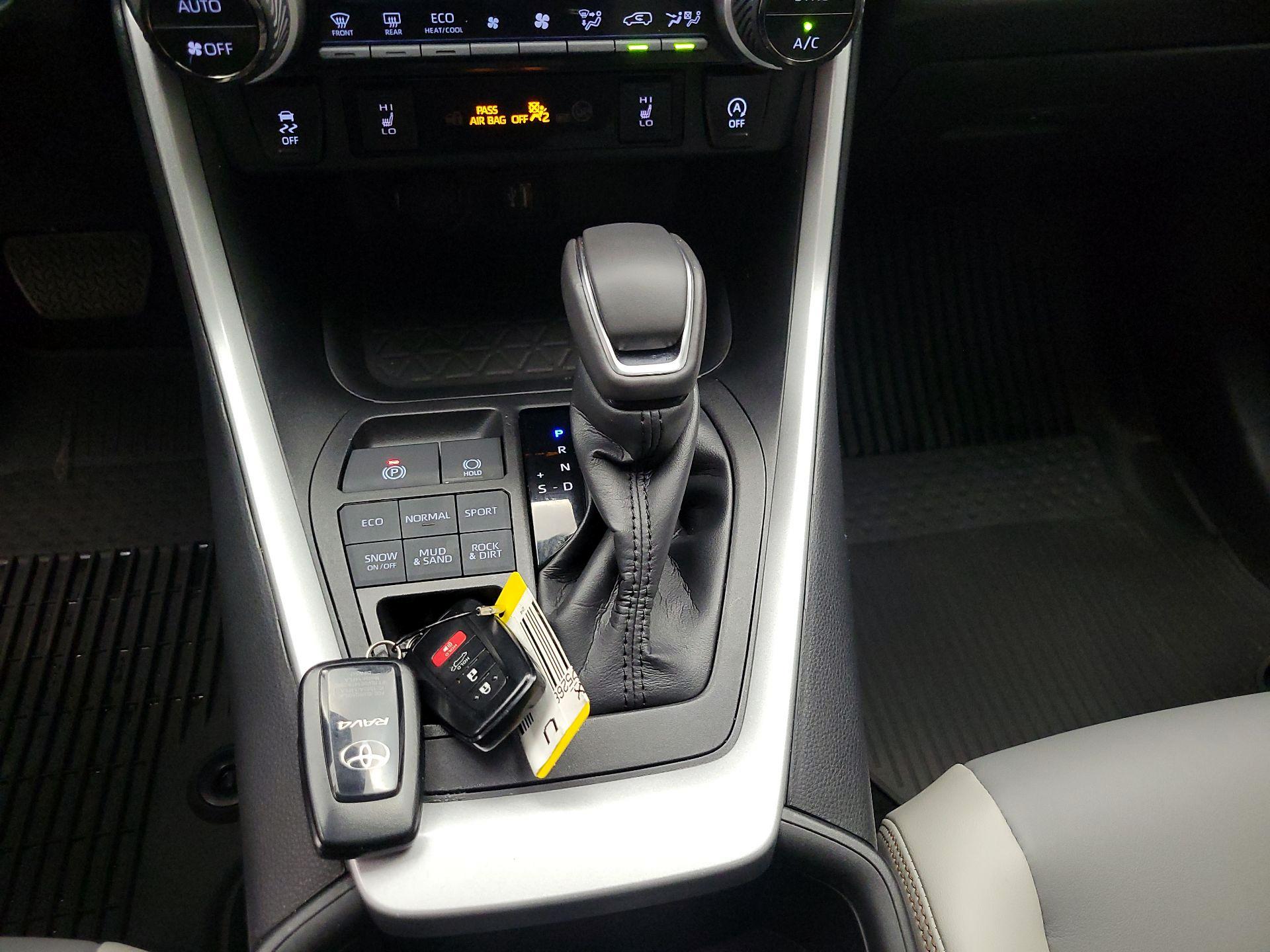 Thumbnail: 2024 Toyota RAV4 - 16