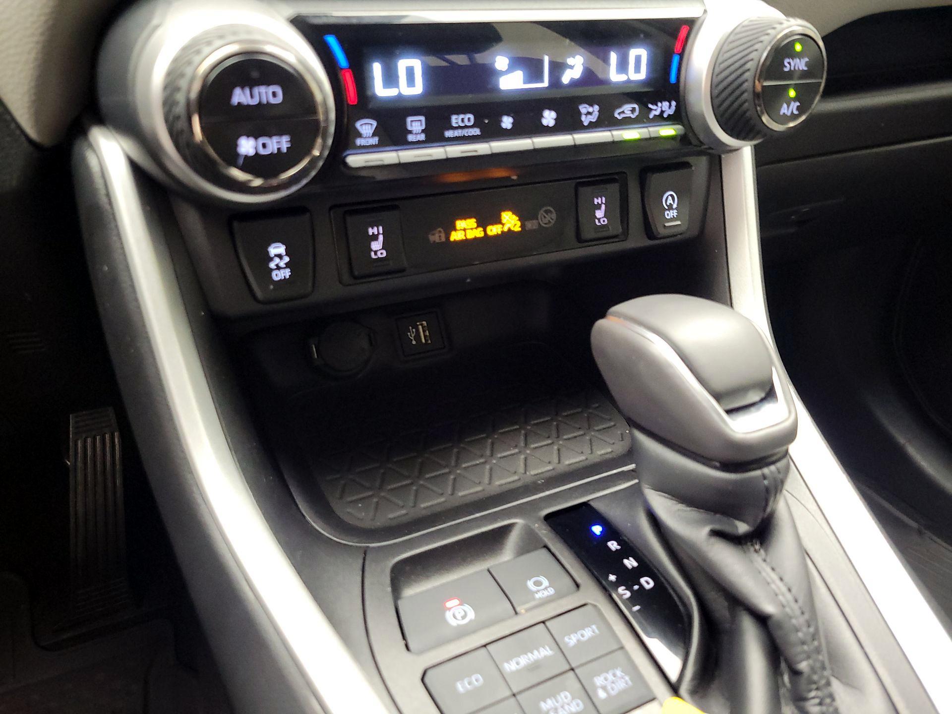 Thumbnail: 2024 Toyota RAV4 - 17