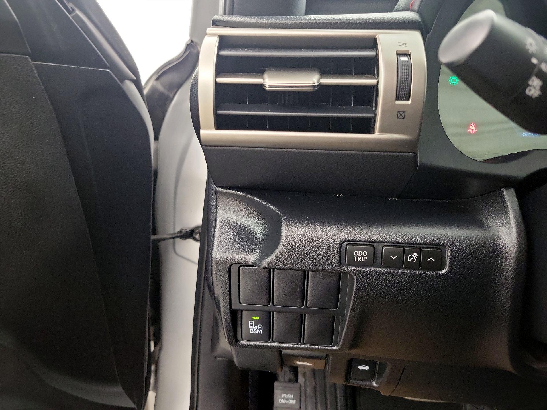 Thumbnail: 2014 Lexus IS - 13