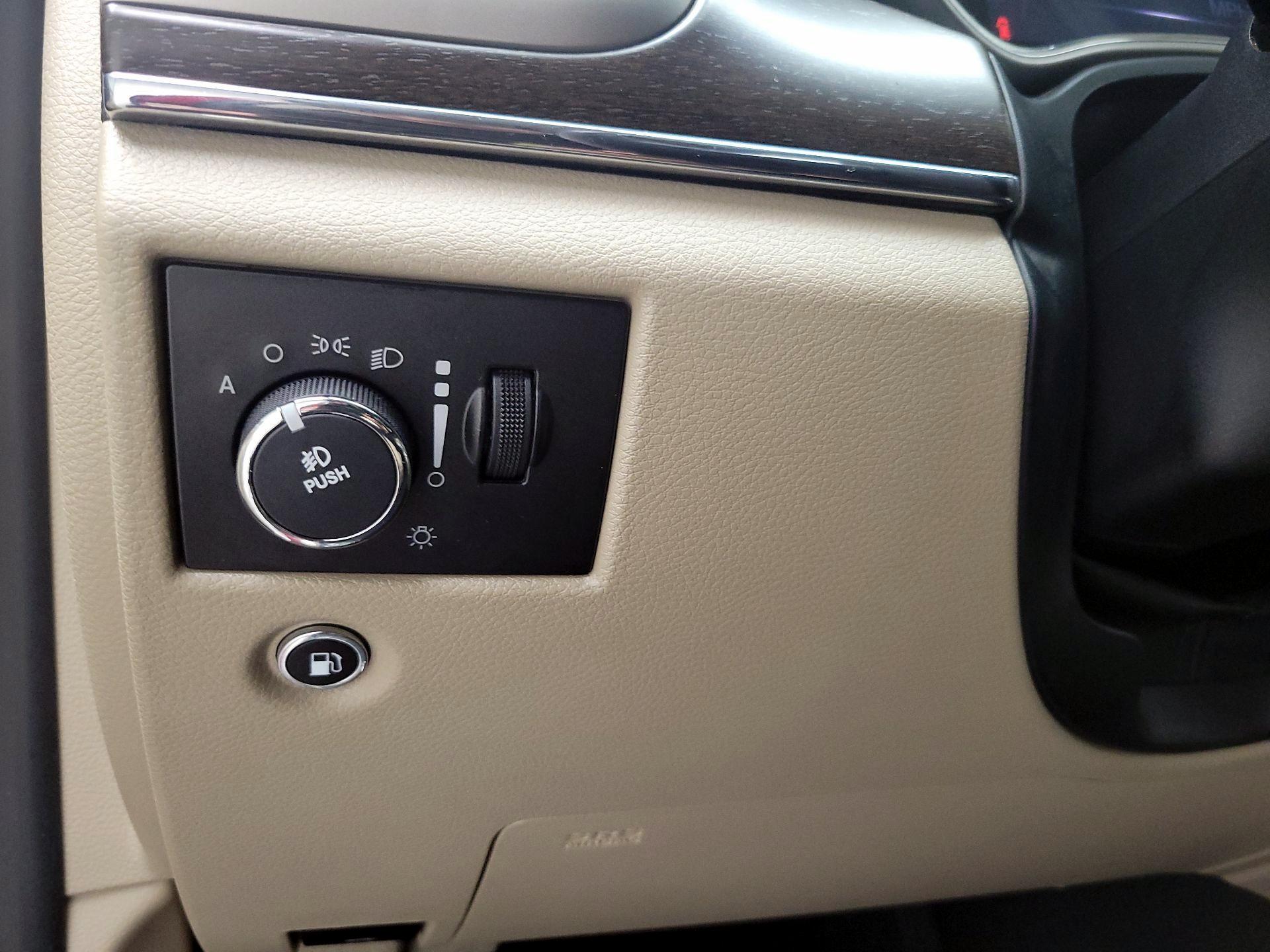 Thumbnail: 2014 Jeep Grand Cherokee - 11