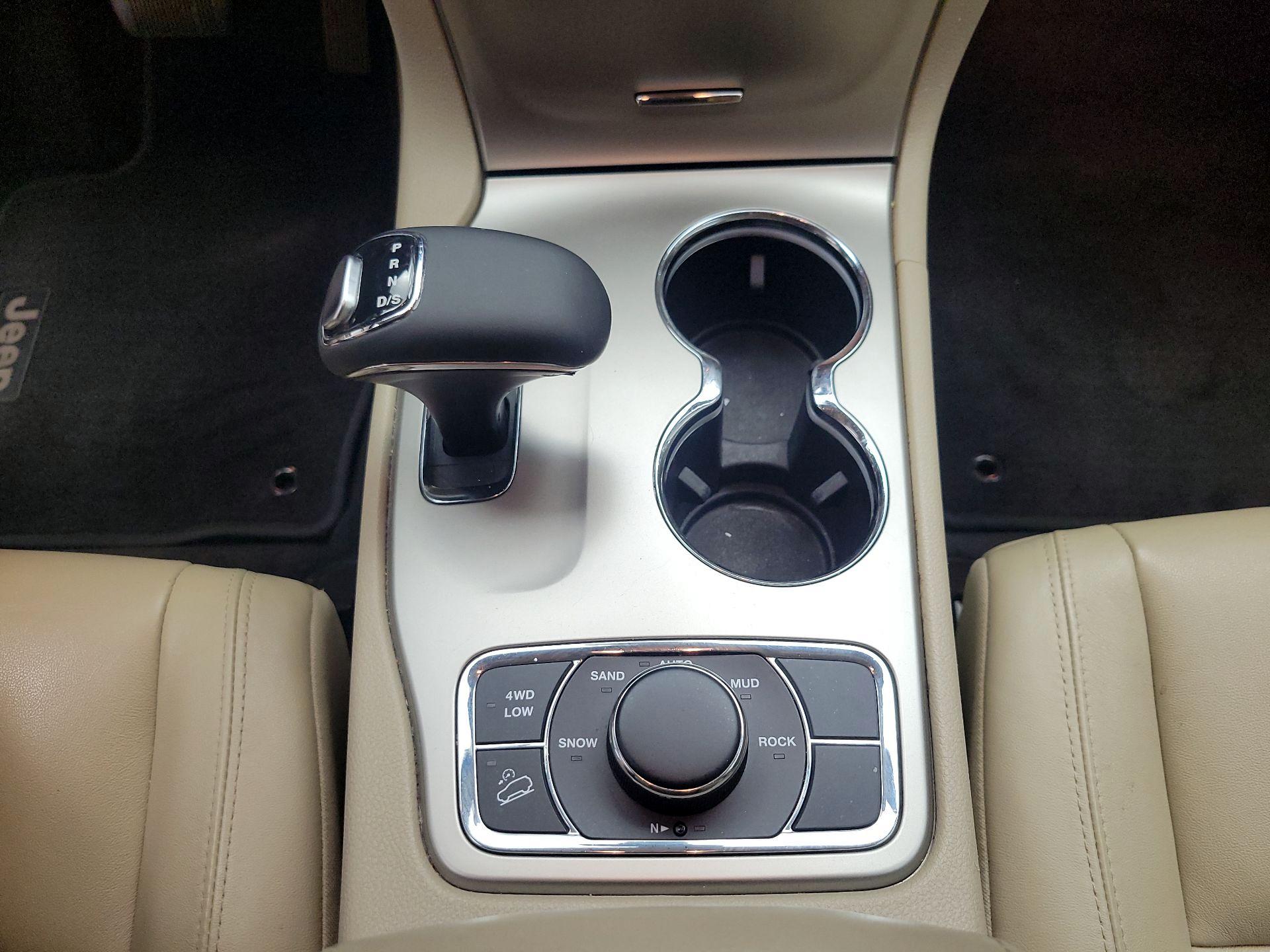 Thumbnail: 2014 Jeep Grand Cherokee - 16