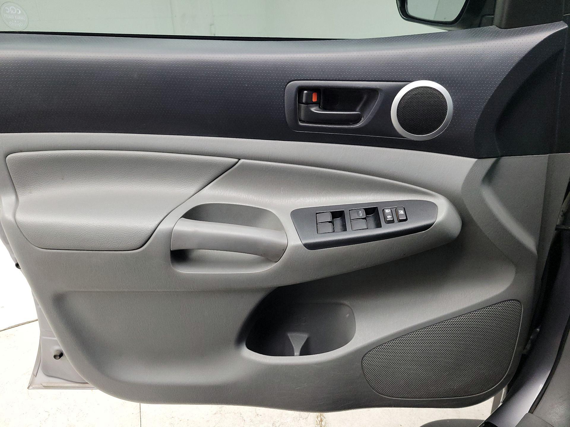 Thumbnail: 2014 Toyota Tacoma - 12