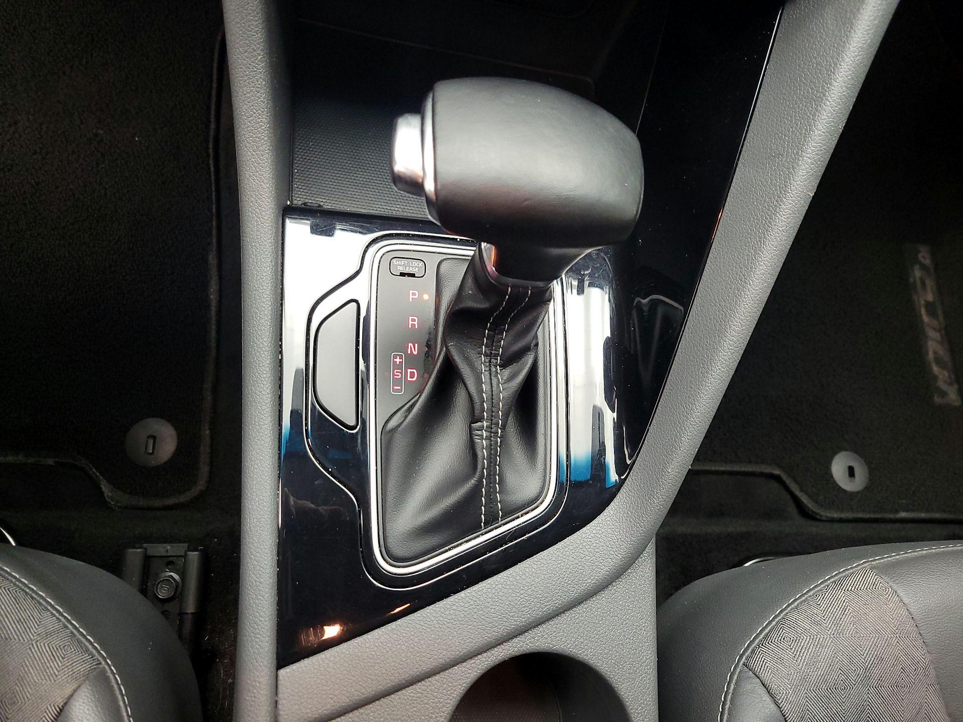 Thumbnail: 2019 Kia Niro - 17