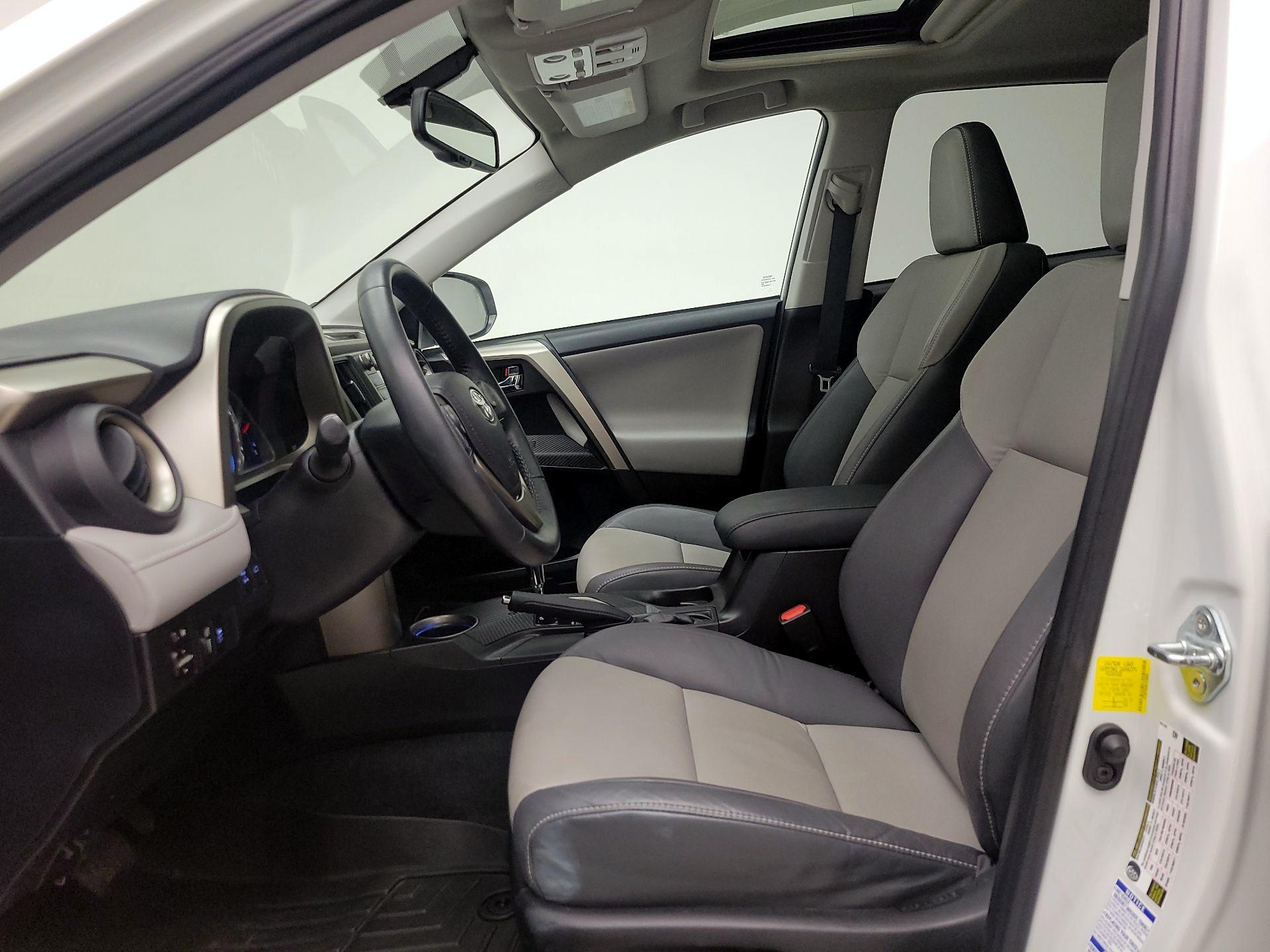 Thumbnail: 2015 Toyota RAV4 - 11