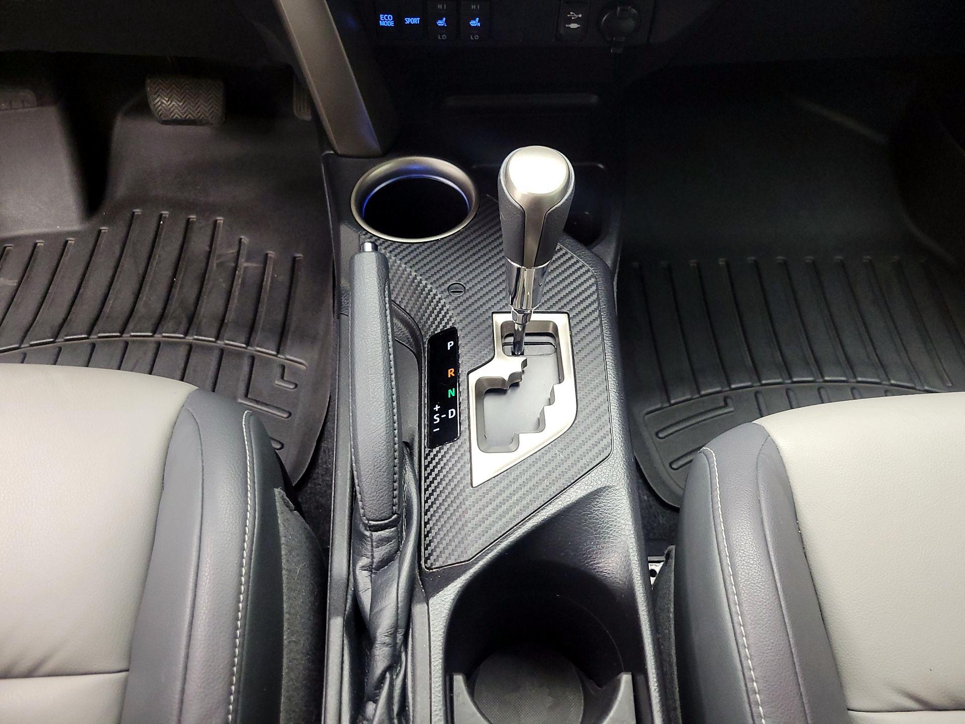 Thumbnail: 2015 Toyota RAV4 - 17