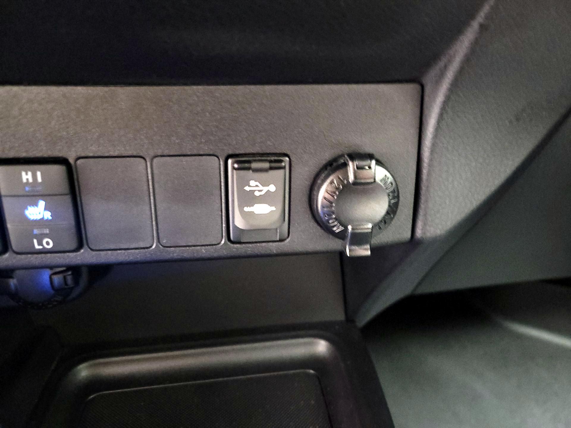 Thumbnail: 2015 Toyota RAV4 - 18