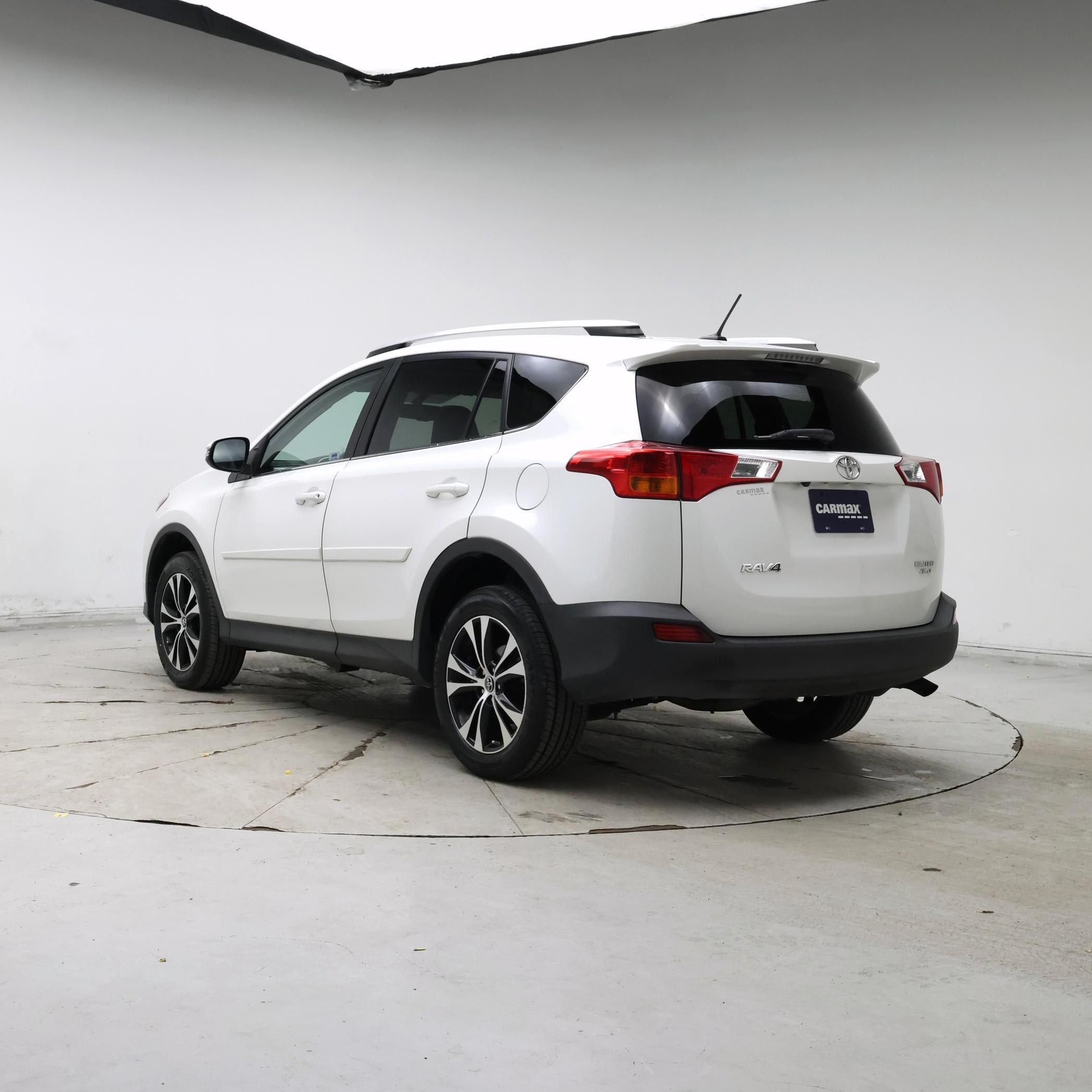 Thumbnail: 2015 Toyota RAV4 - 2