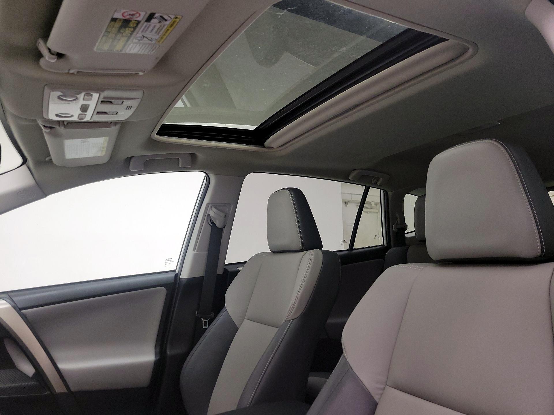 Thumbnail: 2015 Toyota RAV4 - 19