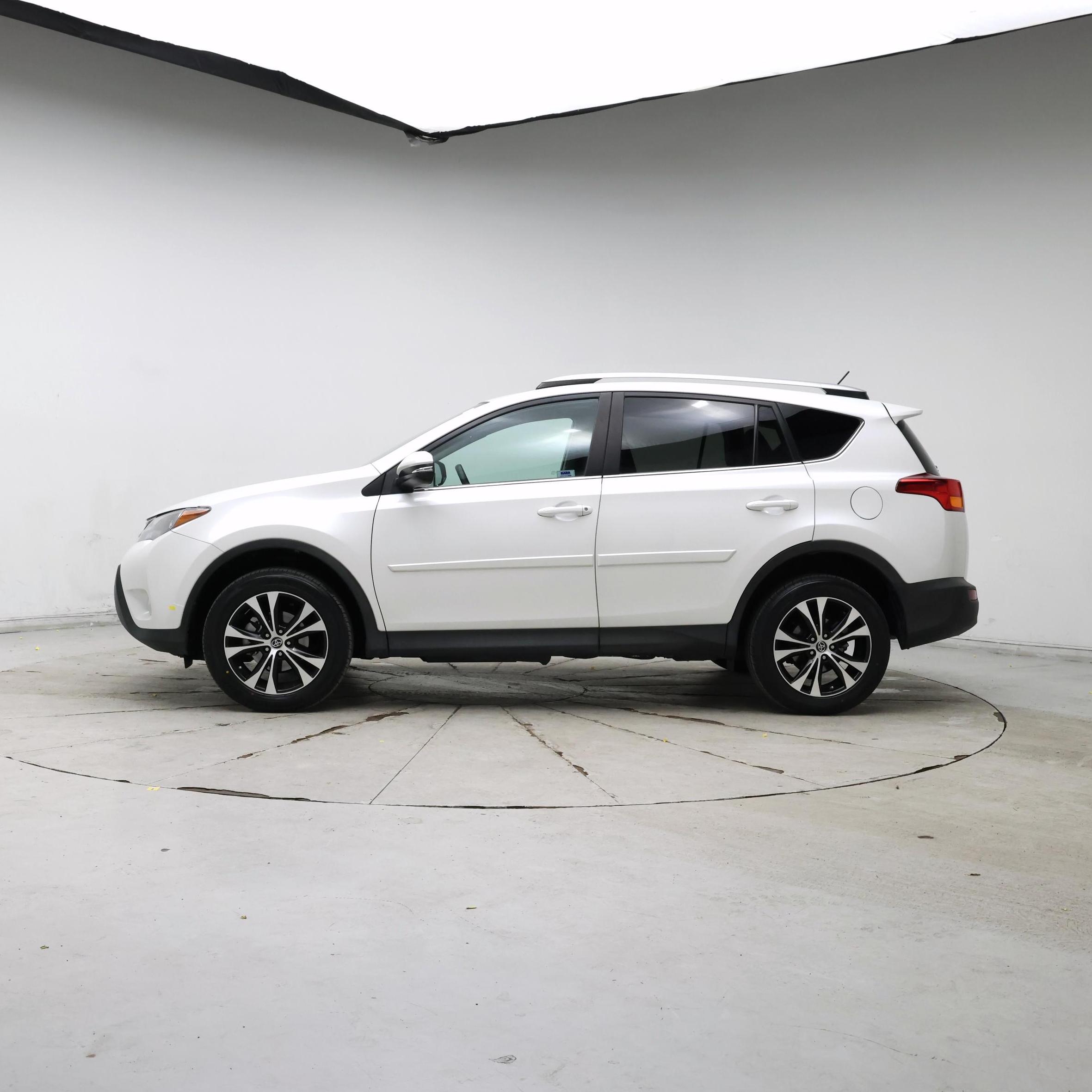 Thumbnail: 2015 Toyota RAV4 - 3