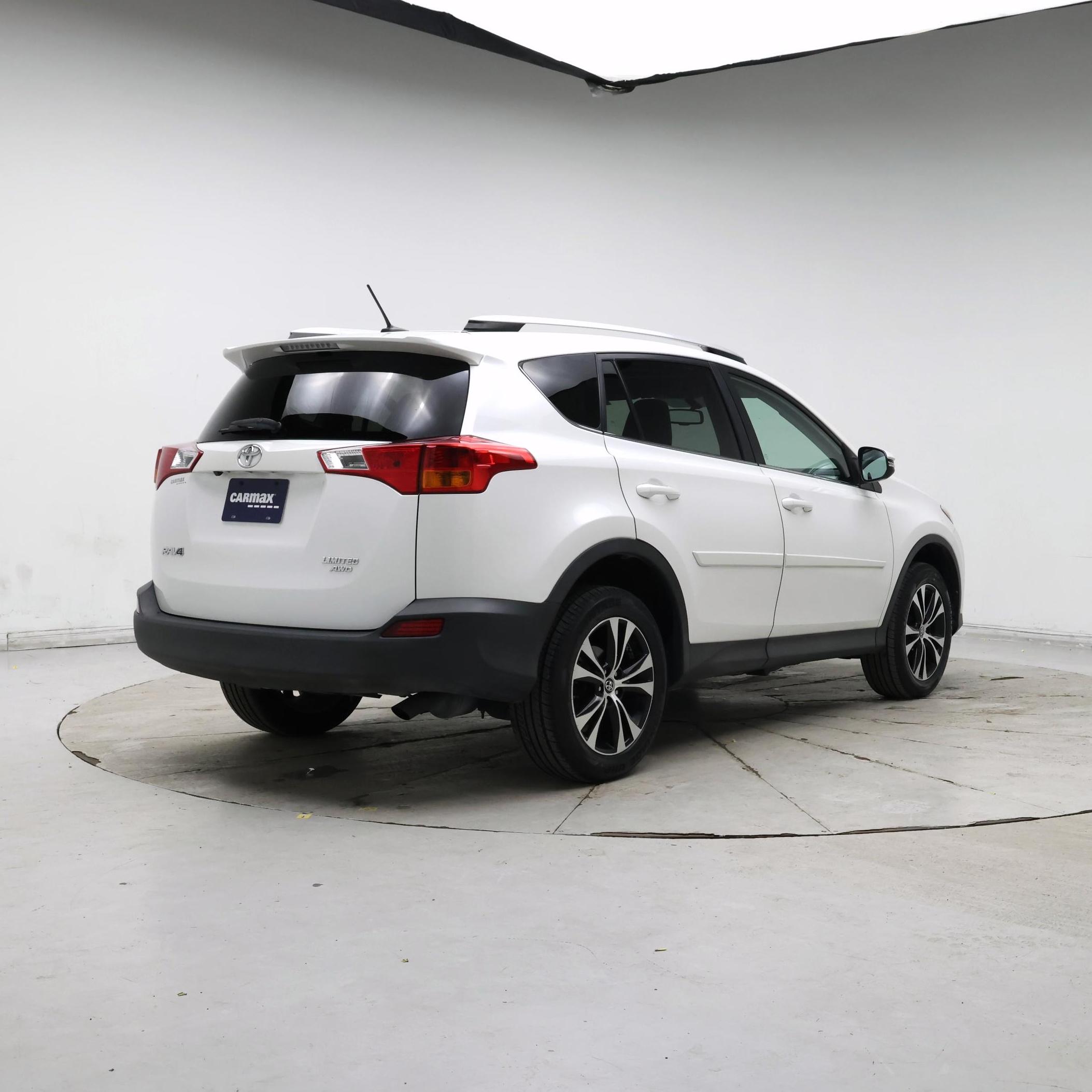 Thumbnail: 2015 Toyota RAV4 - 8