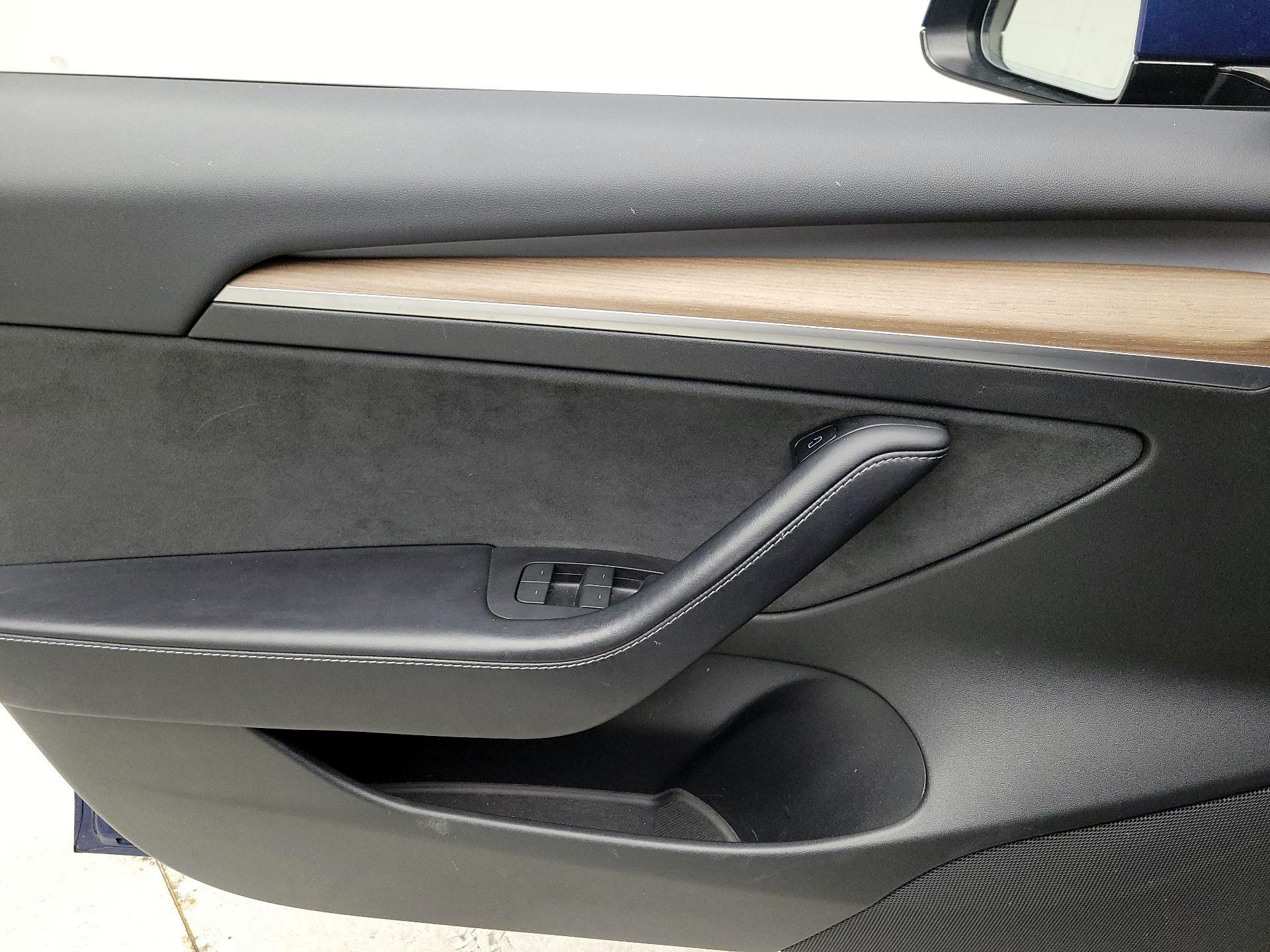 Thumbnail: 2022 Tesla Model 3 - 12