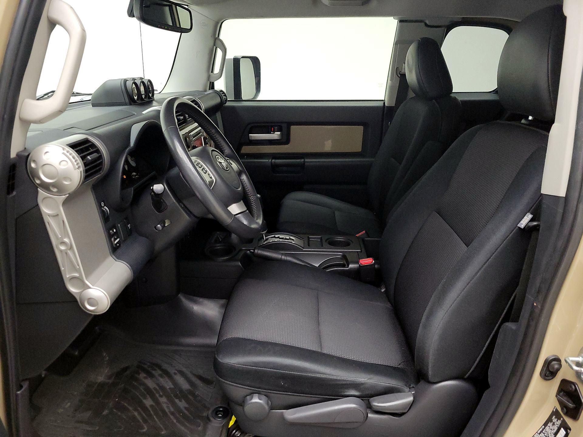 Thumbnail: 2014 Toyota FJ Cruiser - 11