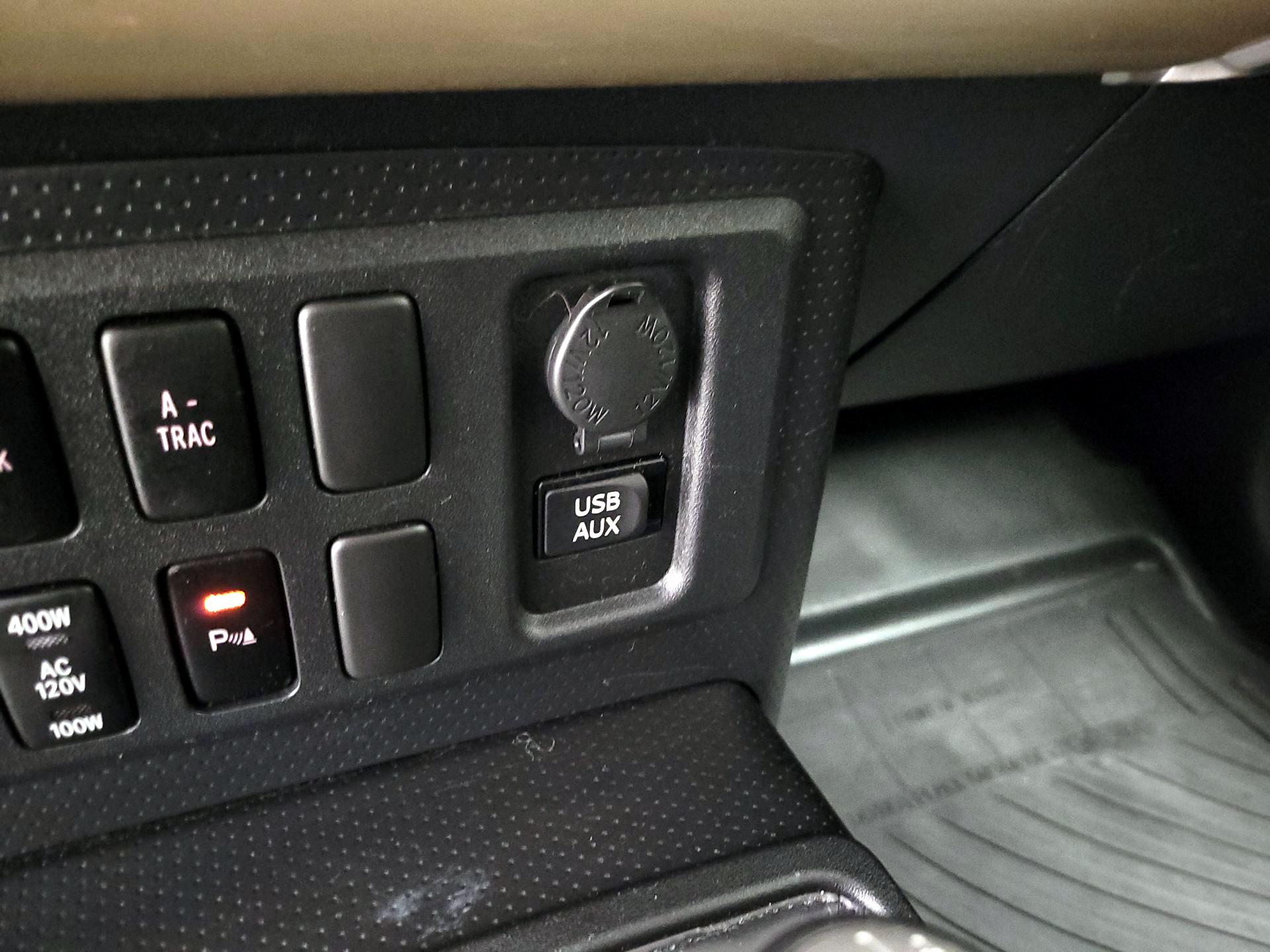 Thumbnail: 2014 Toyota FJ Cruiser - 18