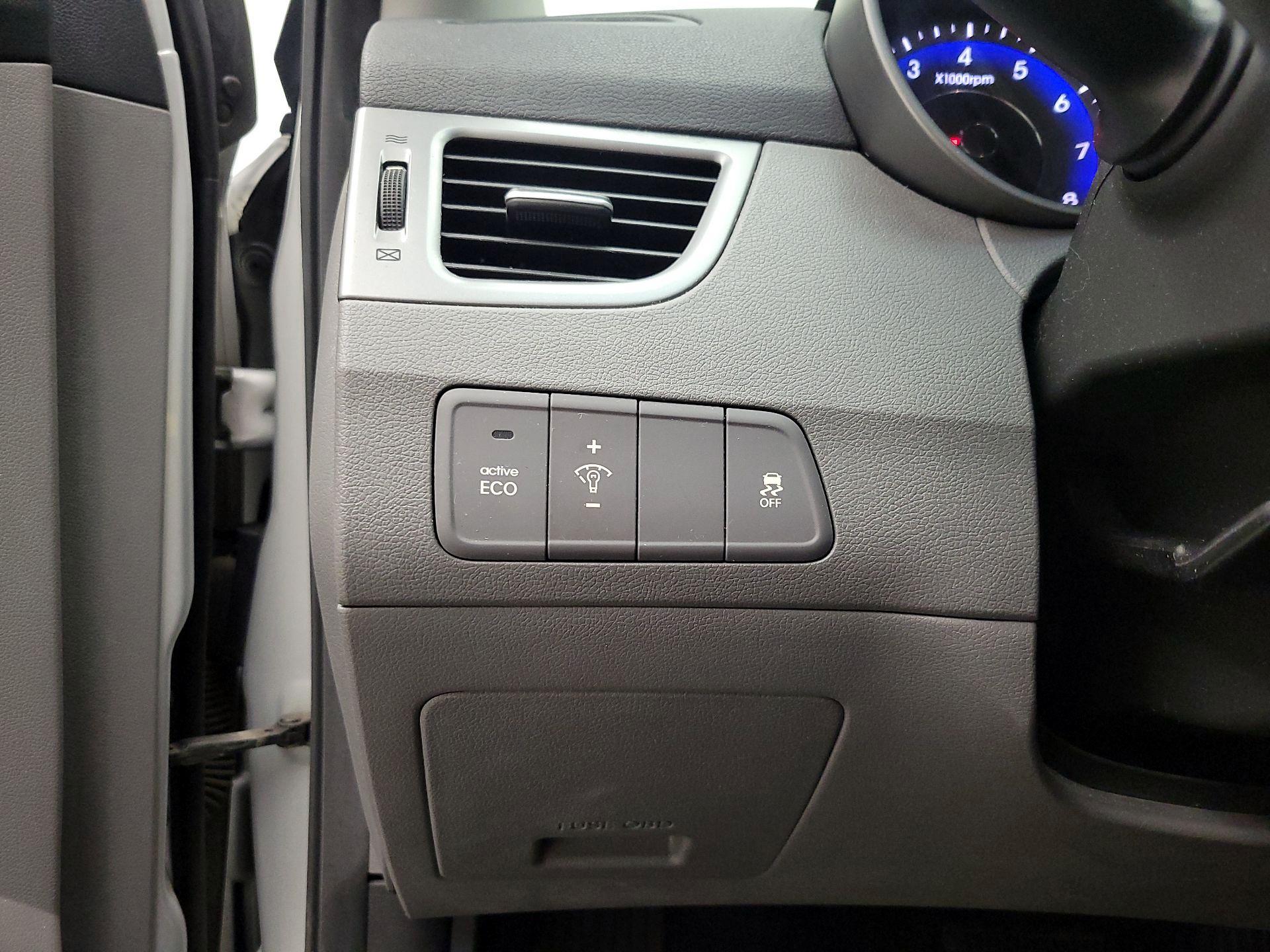 Thumbnail: 2014 Hyundai Elantra - 13