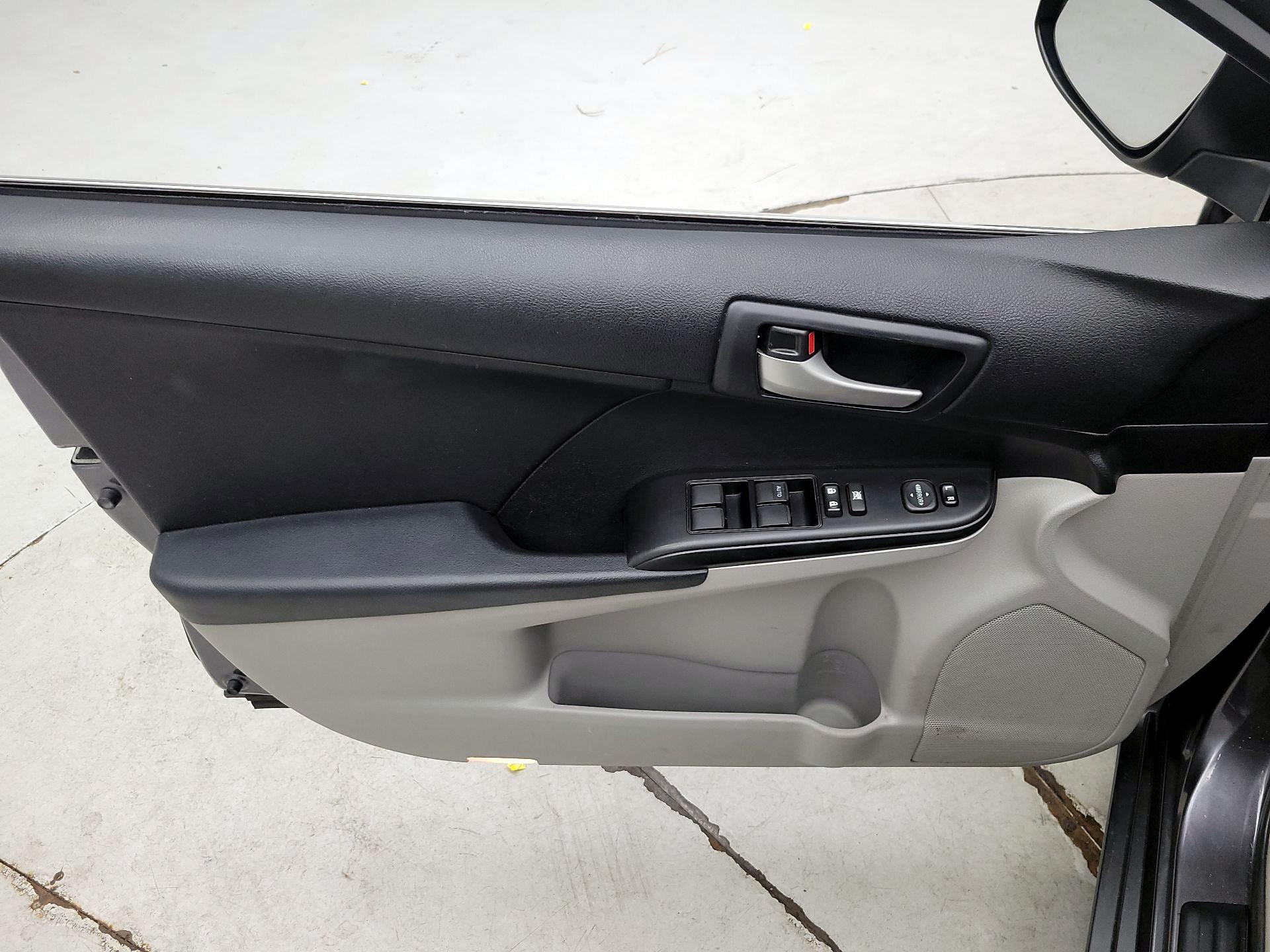 Thumbnail: 2014 Toyota Camry - 12