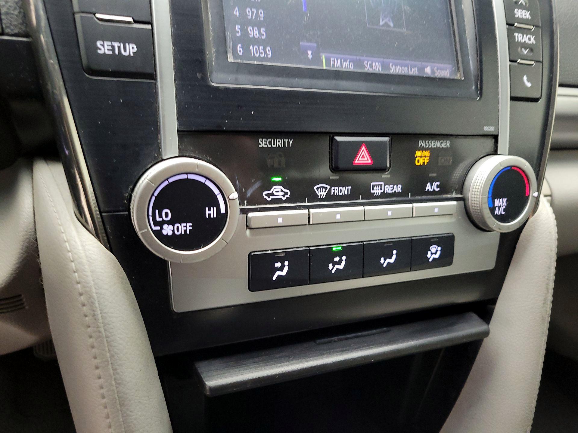 Thumbnail: 2014 Toyota Camry - 16