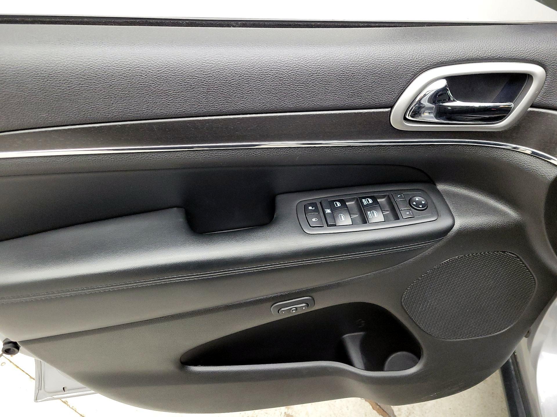 Thumbnail: 2018 Jeep Grand Cherokee - 12