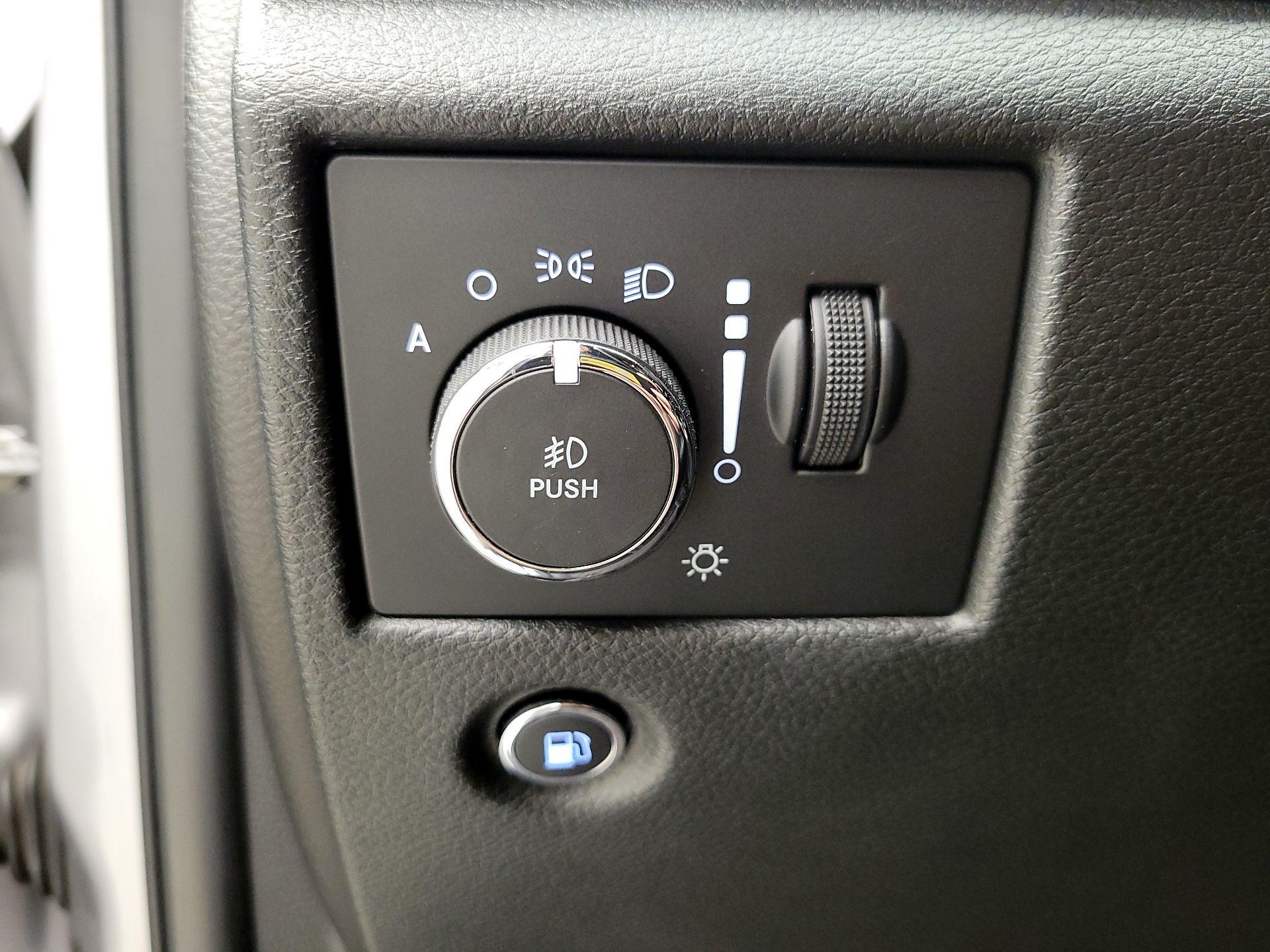 Thumbnail: 2018 Jeep Grand Cherokee - 13