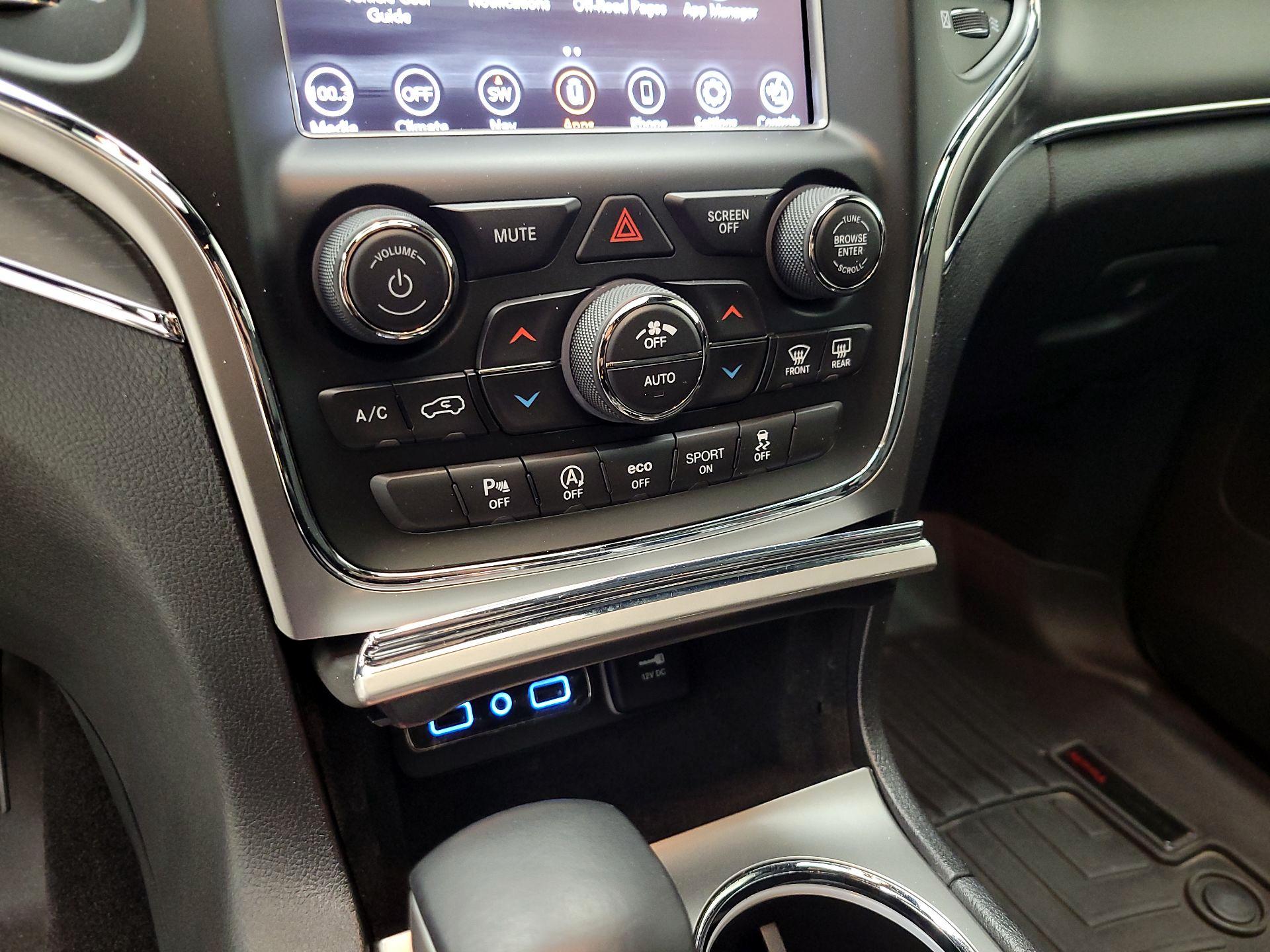 Thumbnail: 2018 Jeep Grand Cherokee - 17