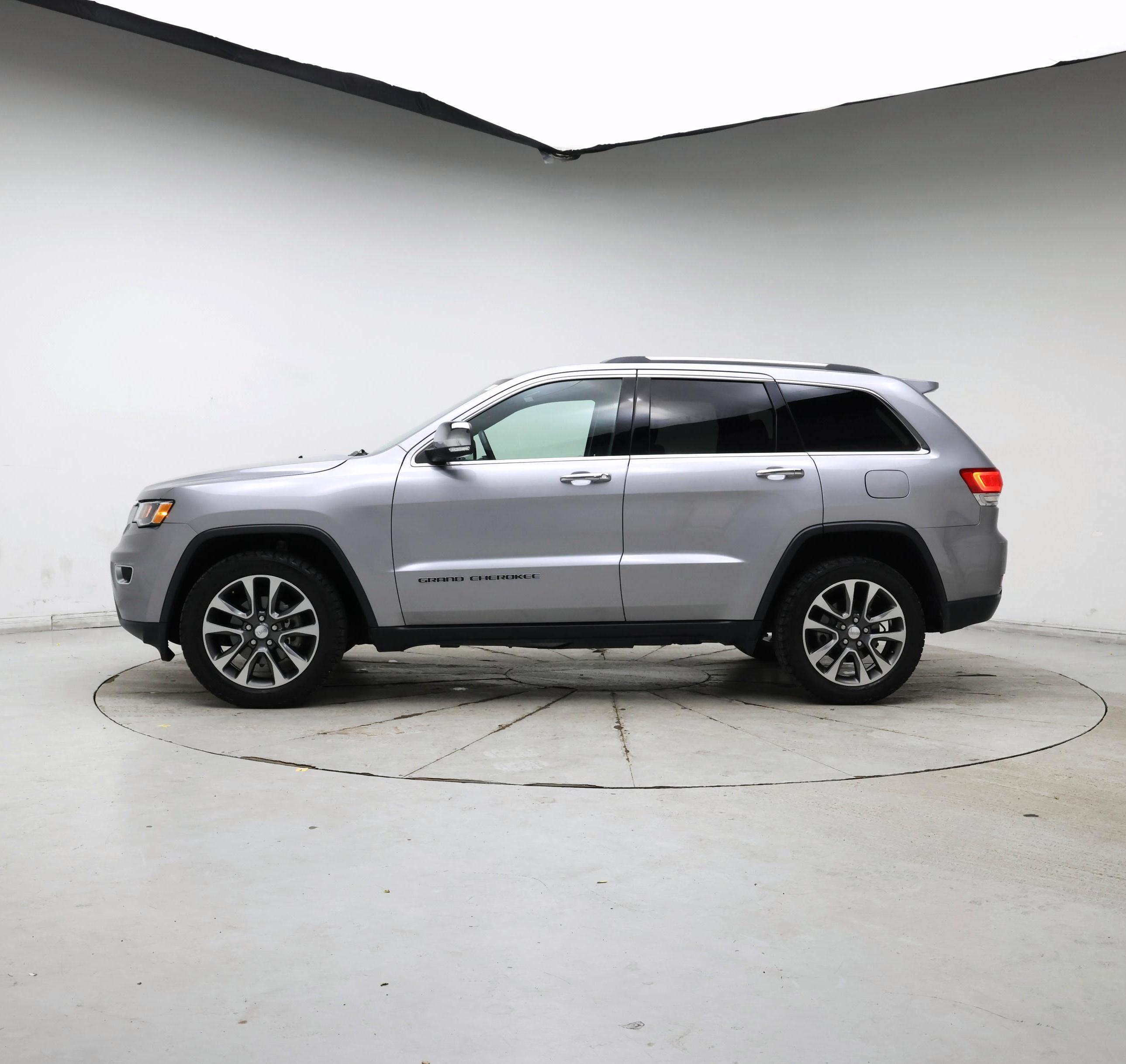 Thumbnail: 2018 Jeep Grand Cherokee - 3