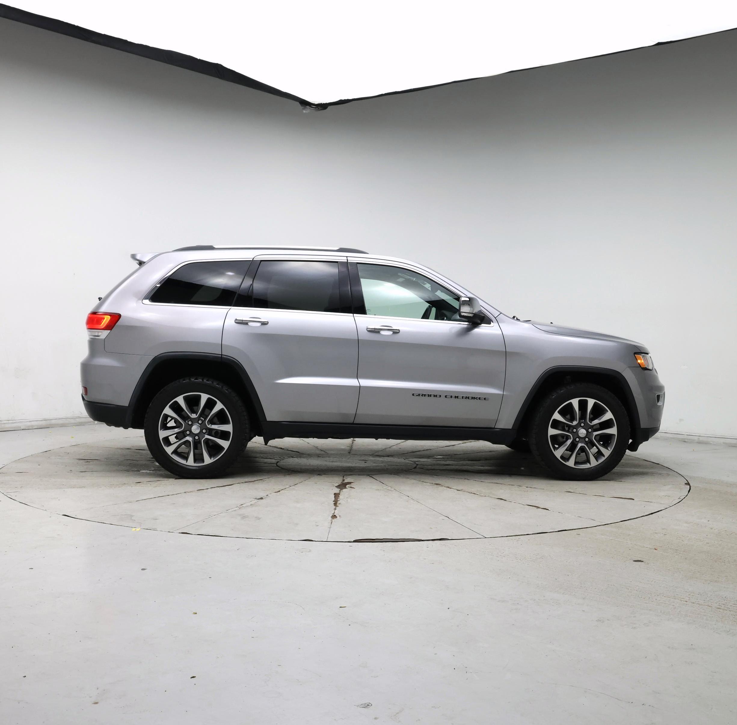 Thumbnail: 2018 Jeep Grand Cherokee - 7