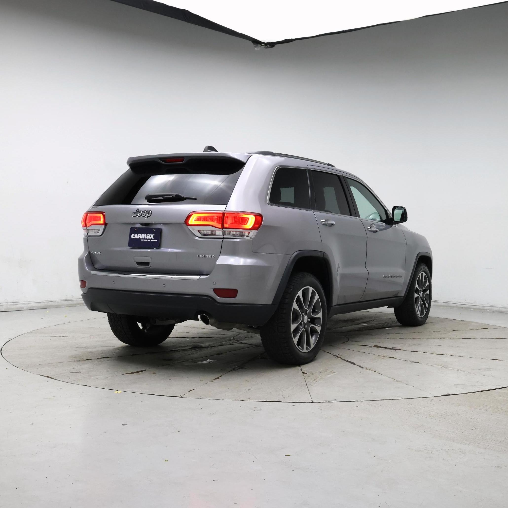 Thumbnail: 2018 Jeep Grand Cherokee - 8