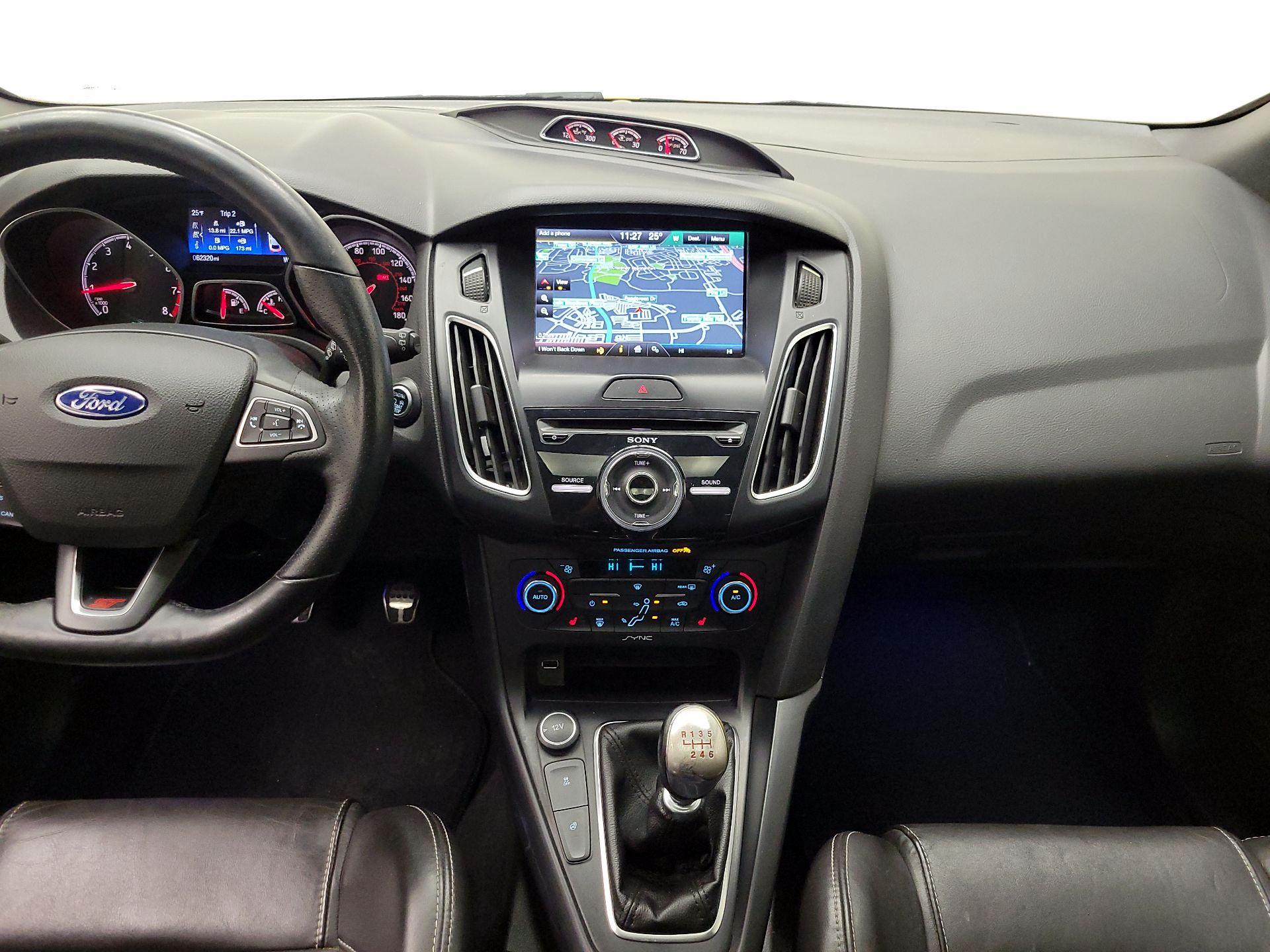 Thumbnail: 2015 Ford Focus - 9