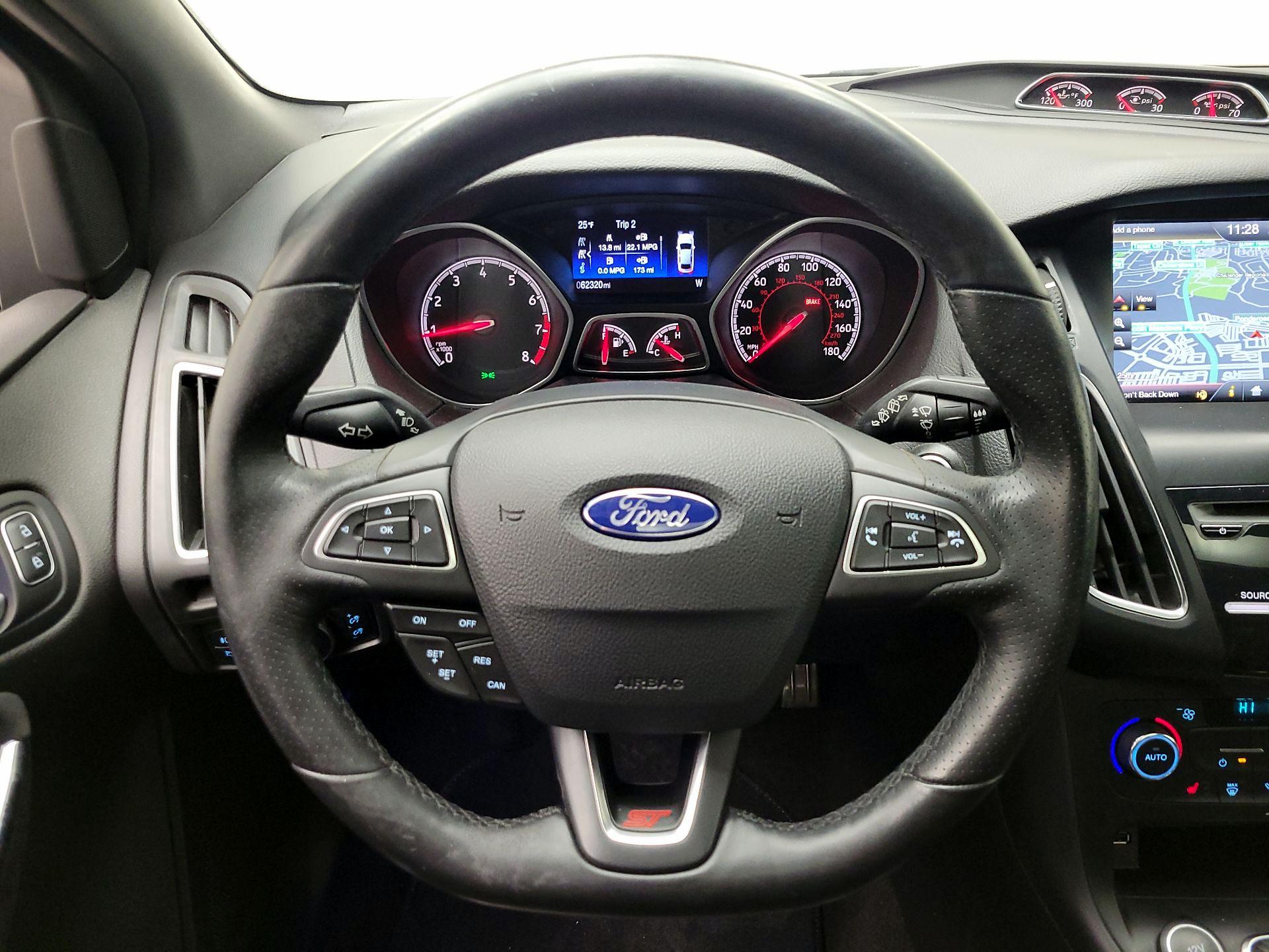 Thumbnail: 2015 Ford Focus - 10