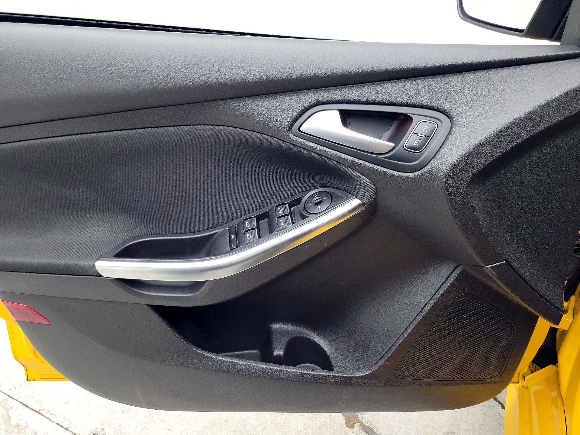 Thumbnail: 2015 Ford Focus - 12